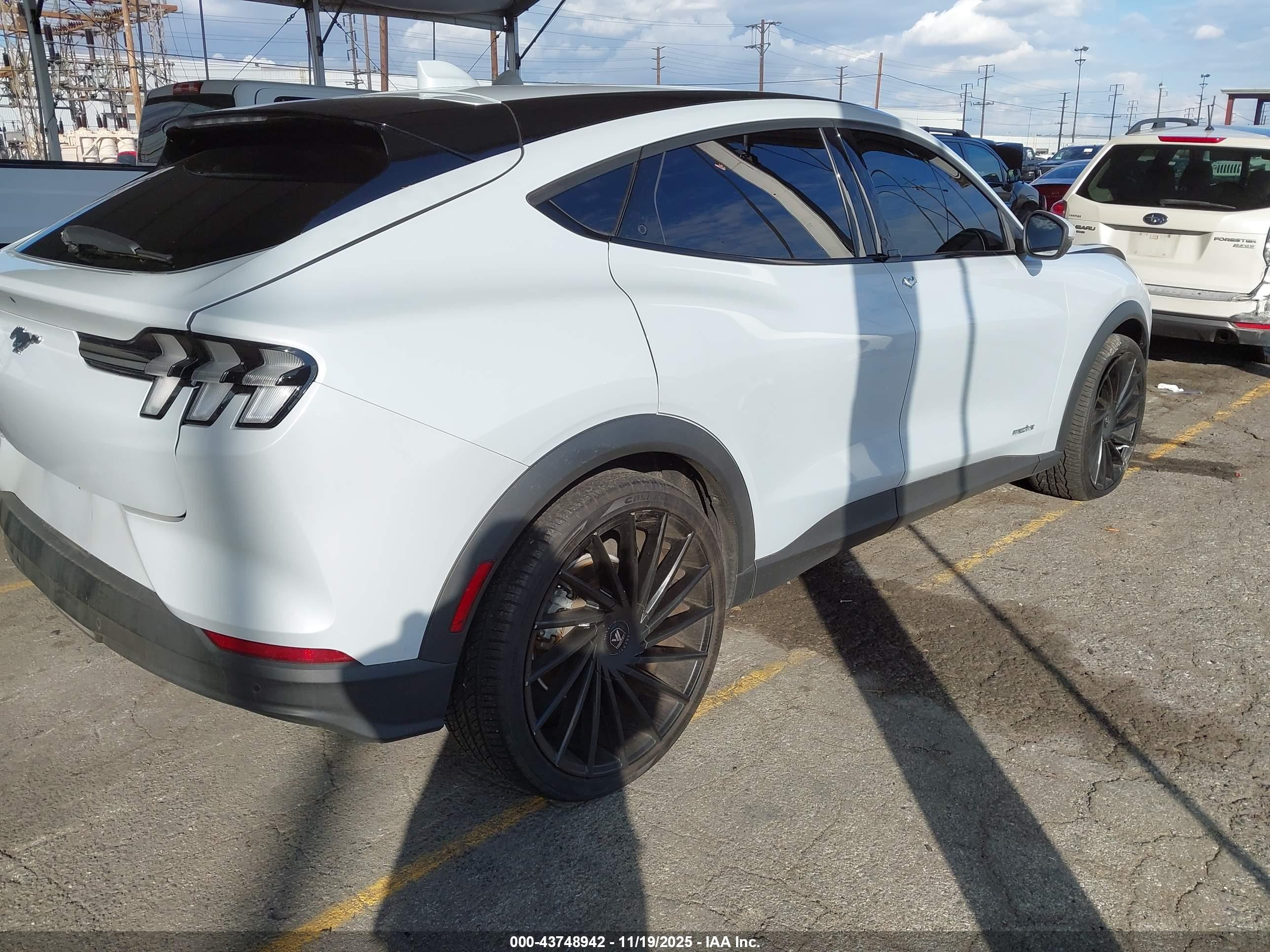 FORD MUSTANG image 4