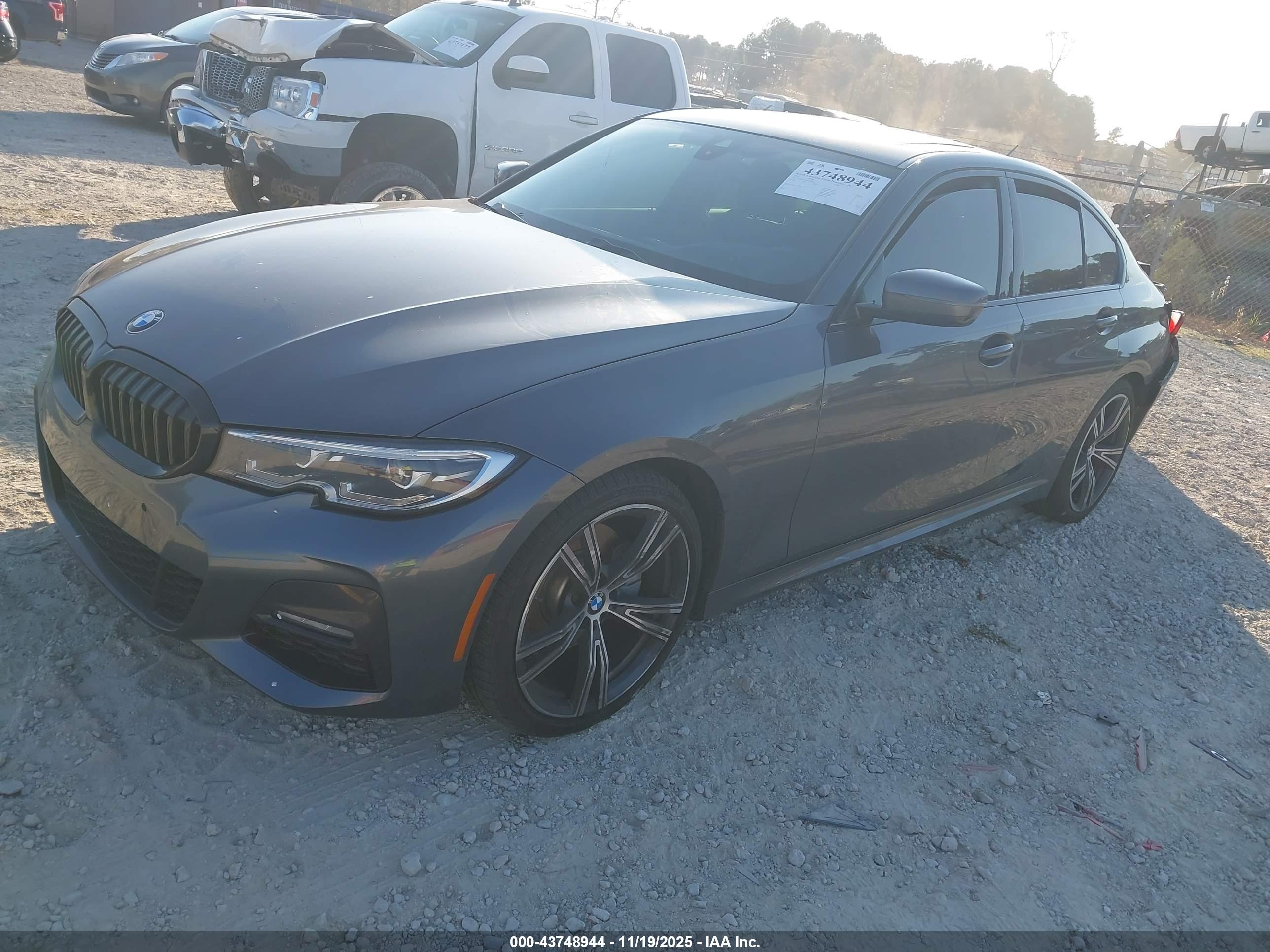 BMW 330I image 2