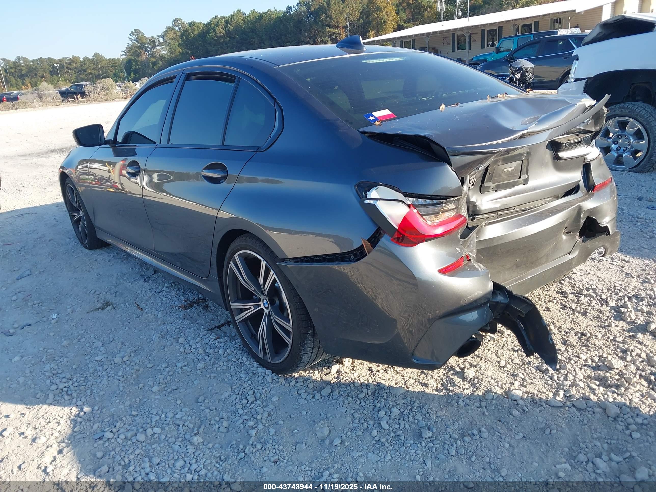 BMW 330I image 3