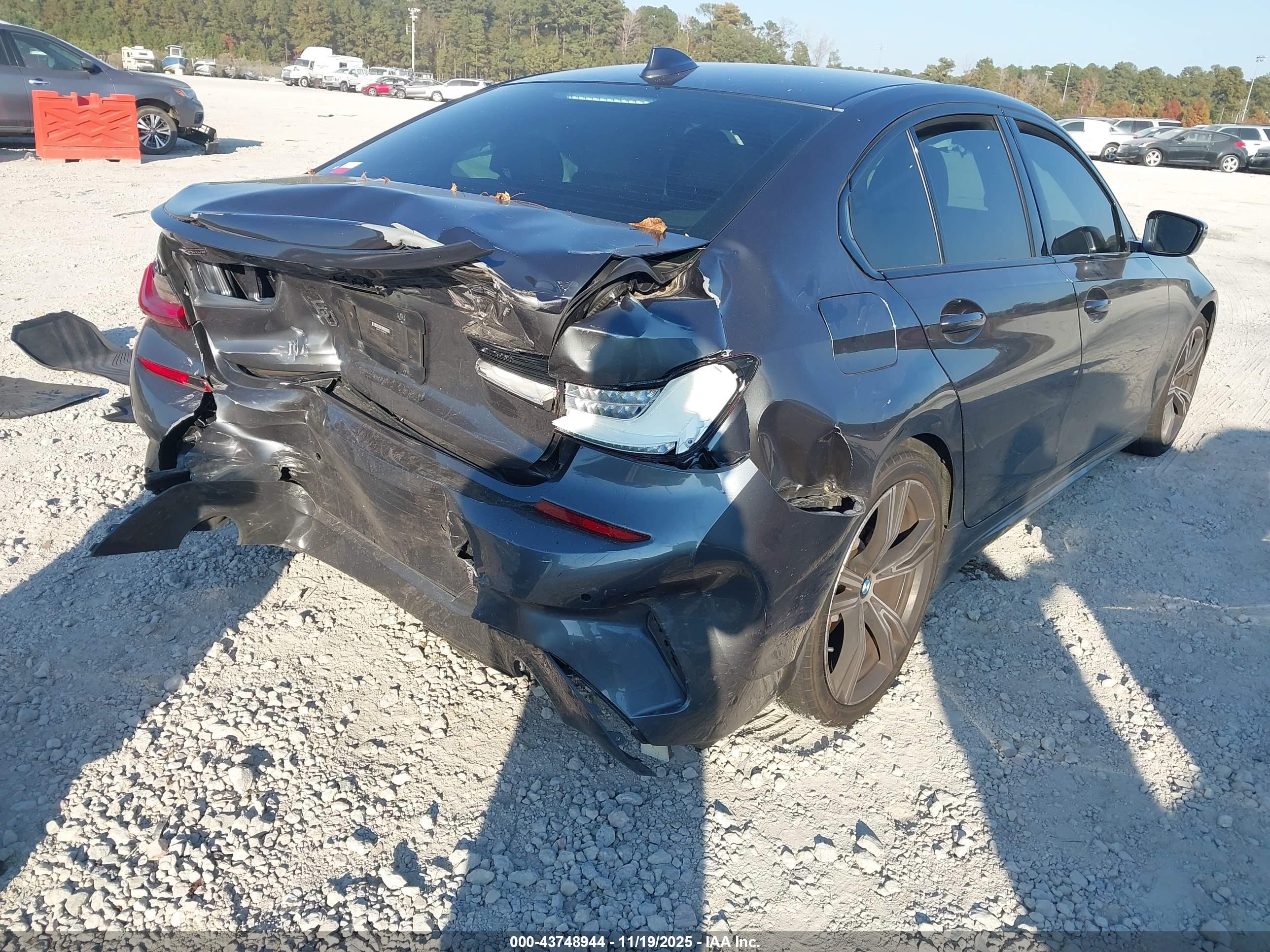BMW 330I image 4