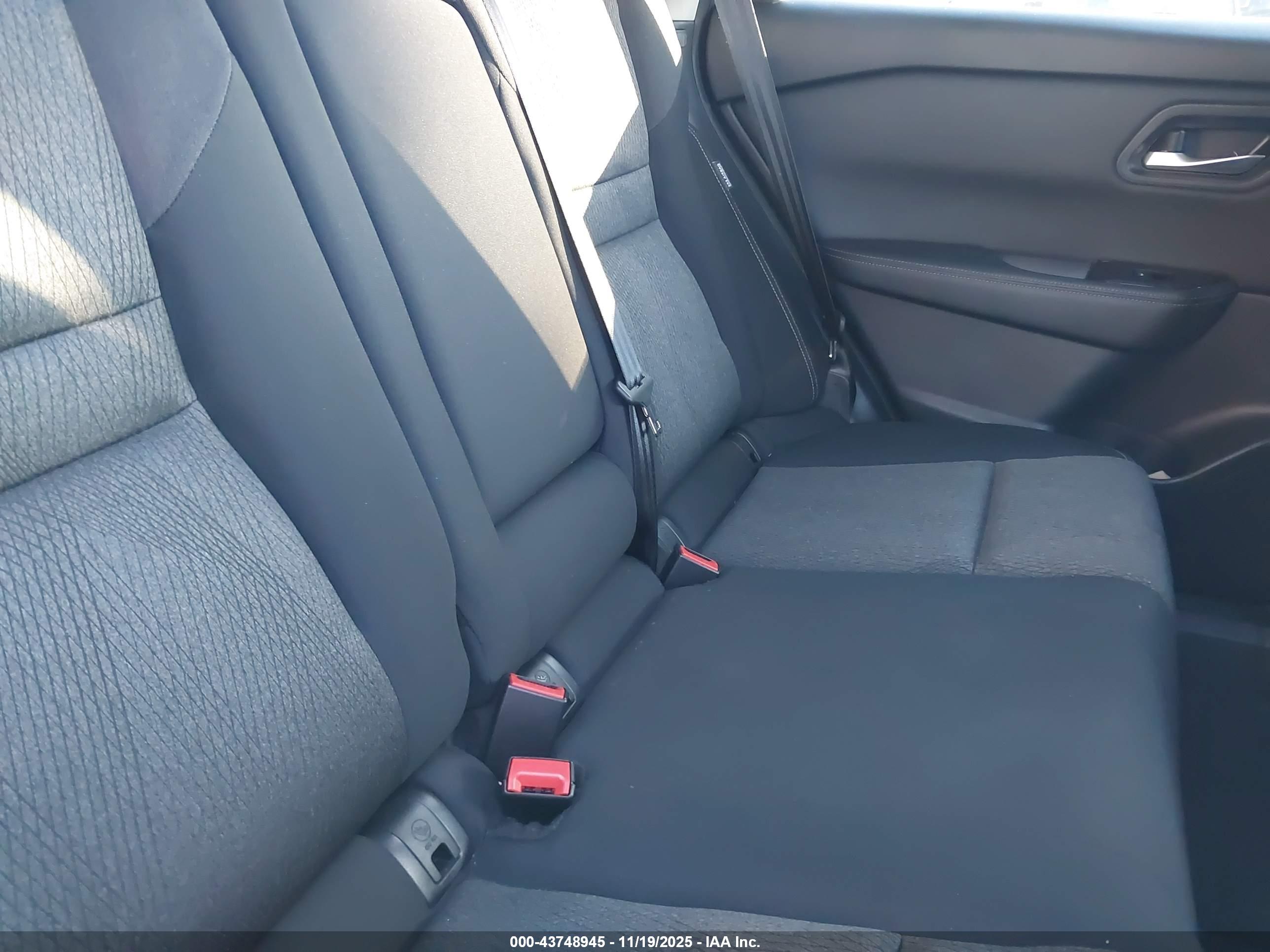 NISSAN ROGUE image 8