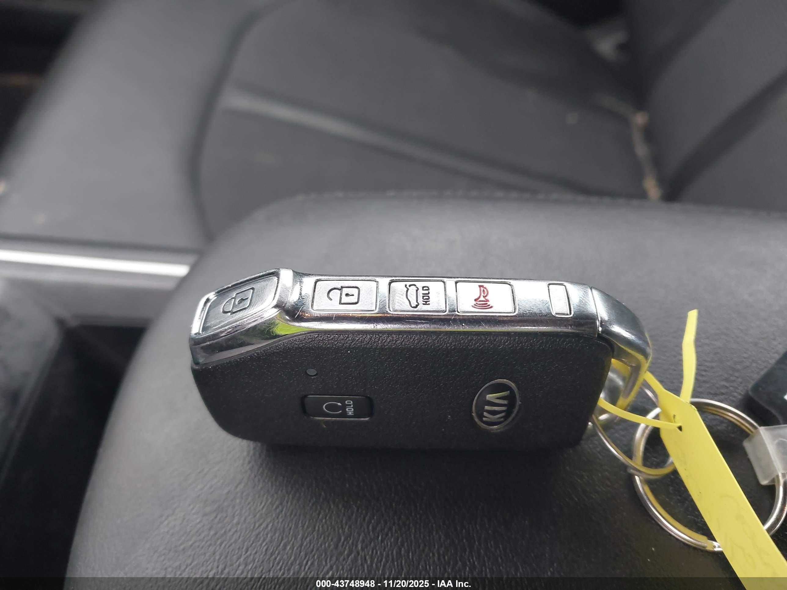KIA K5 image 11