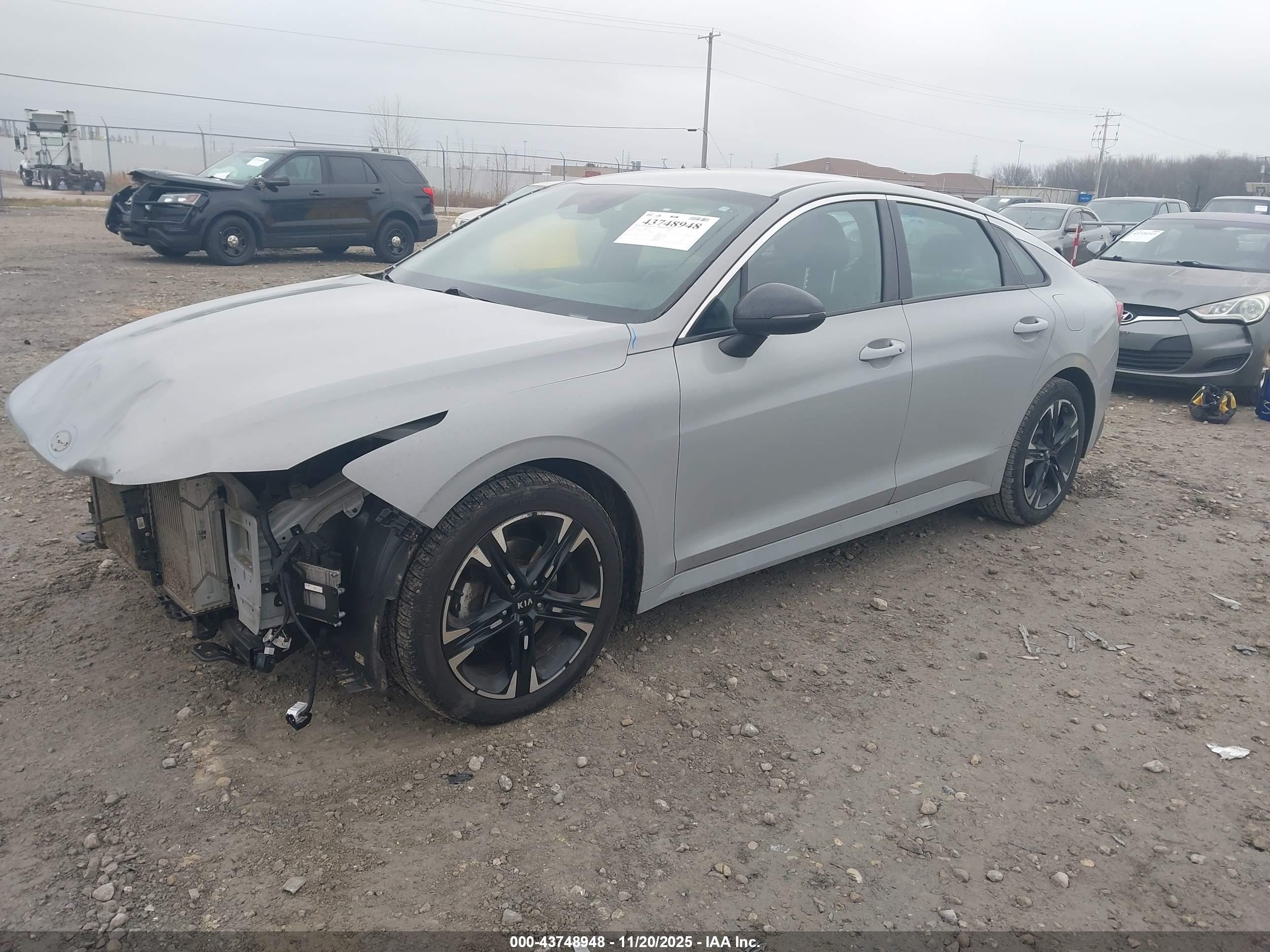 KIA K5 image 2