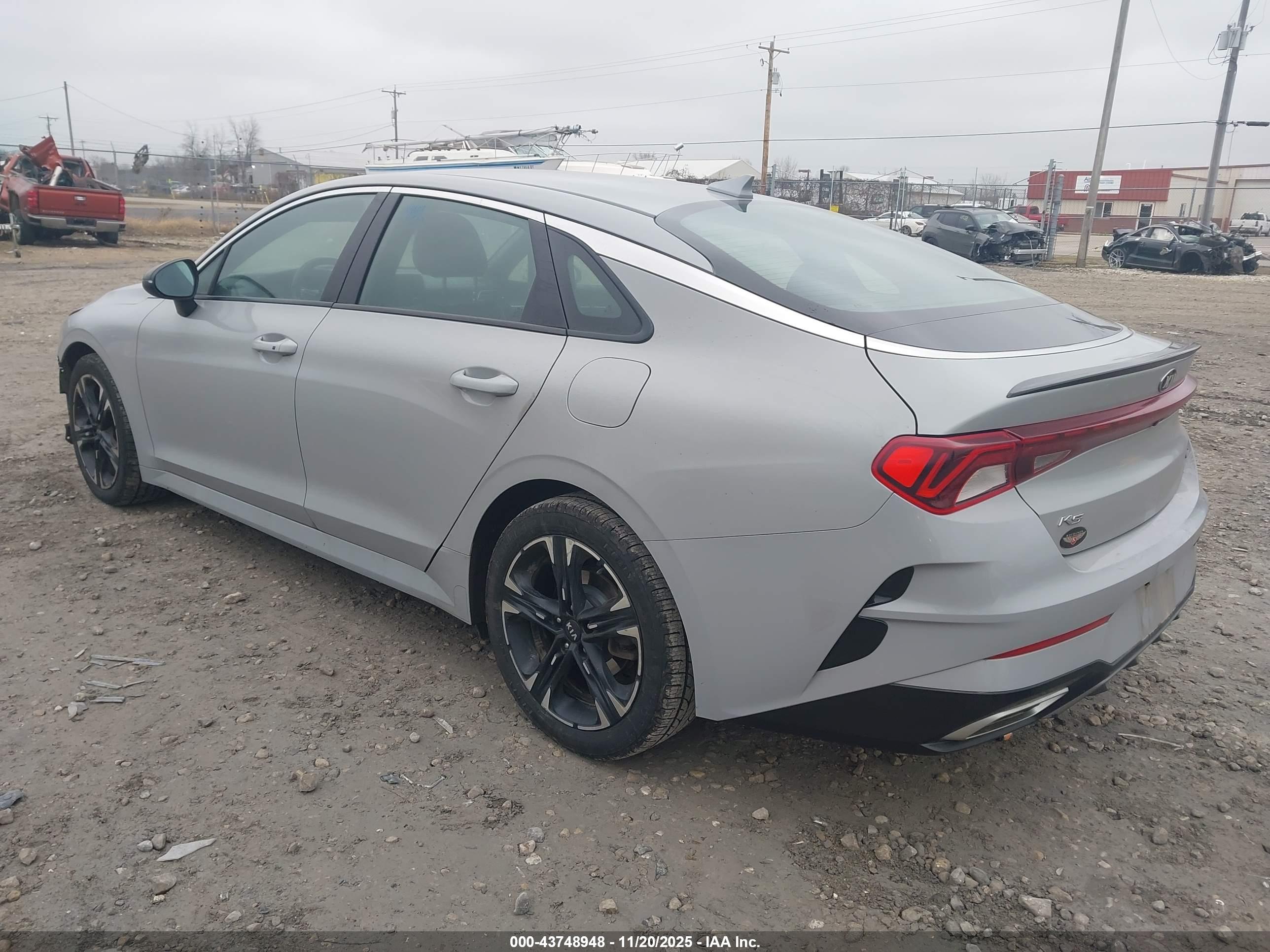 KIA K5 image 3