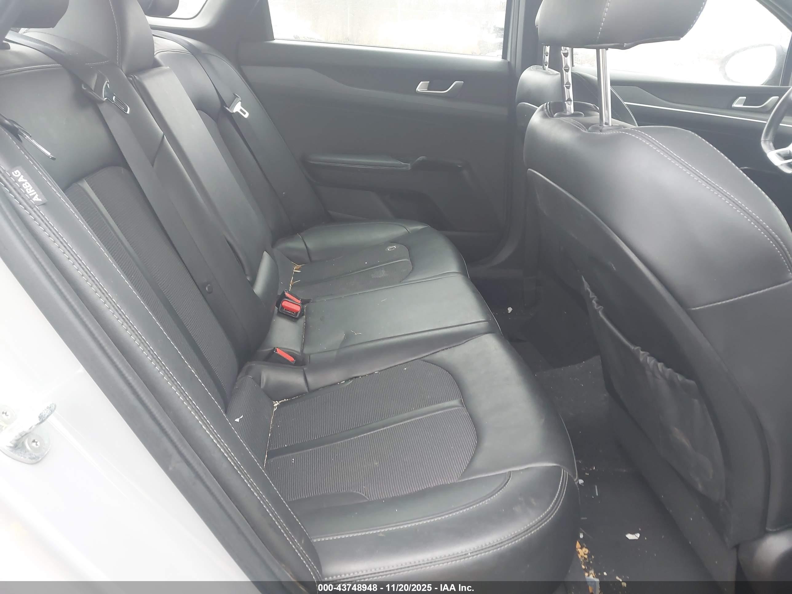 KIA K5 image 8
