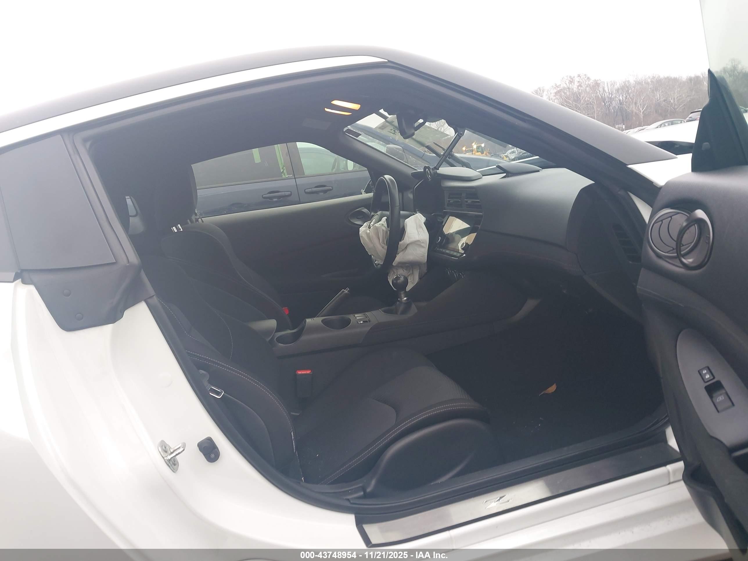 NISSAN Z image 5
