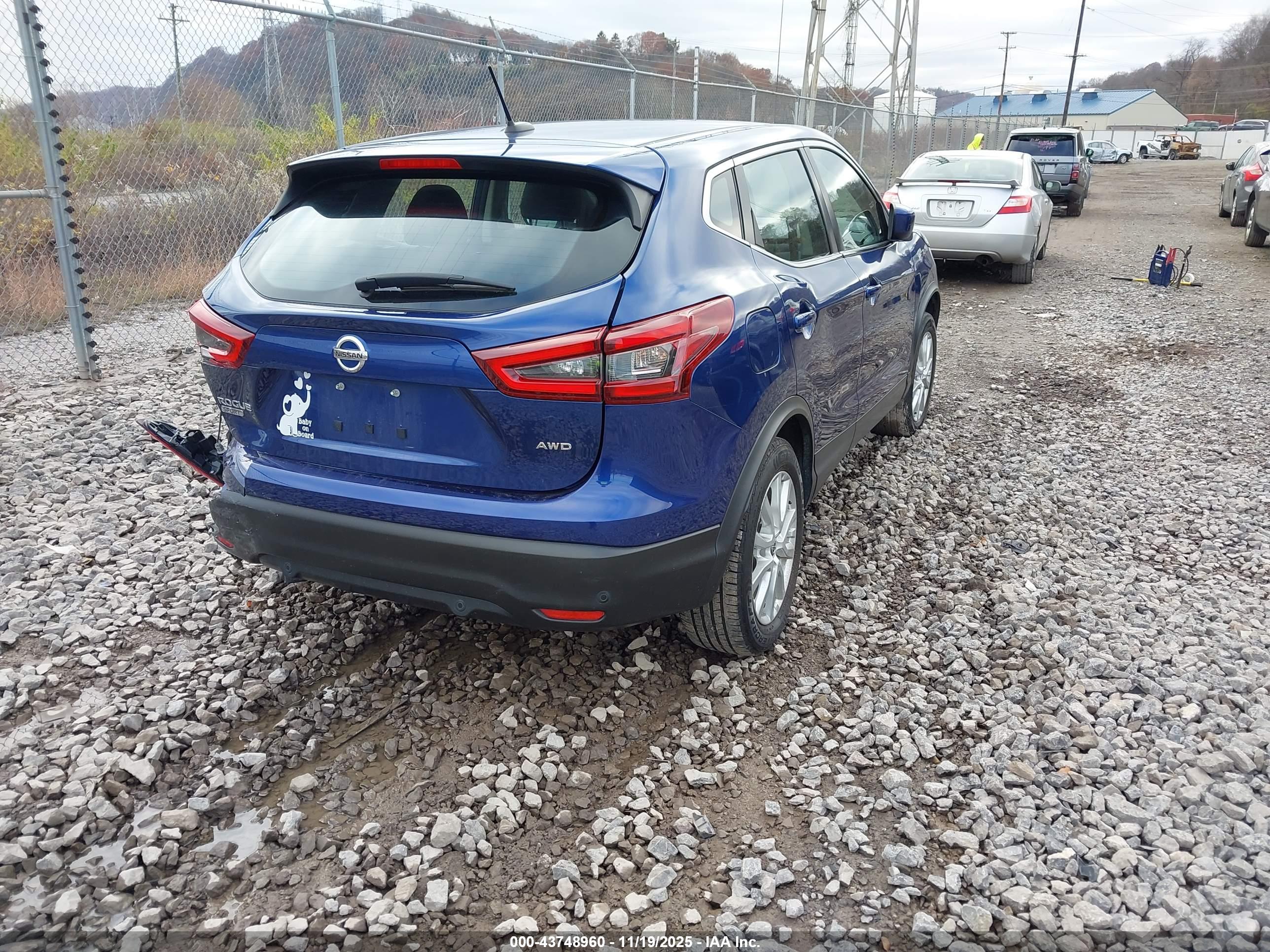 NISSAN ROGUE image 4