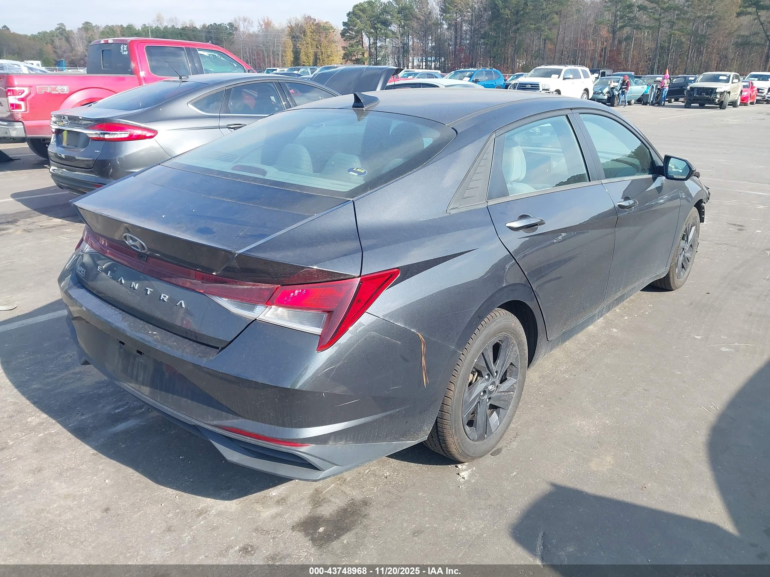 HYUNDAI ELANTRA image 4