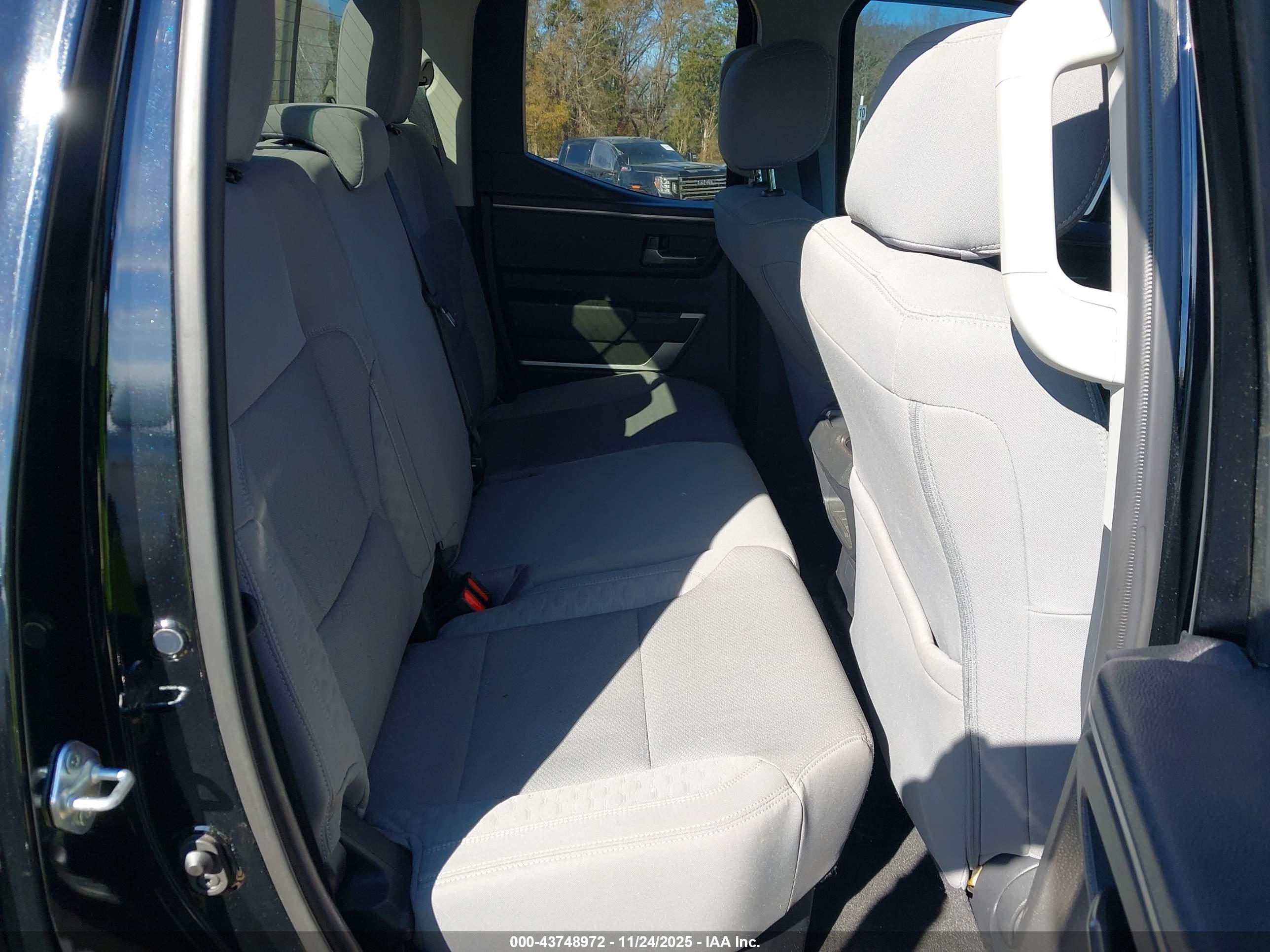 TOYOTA TUNDRA image 8