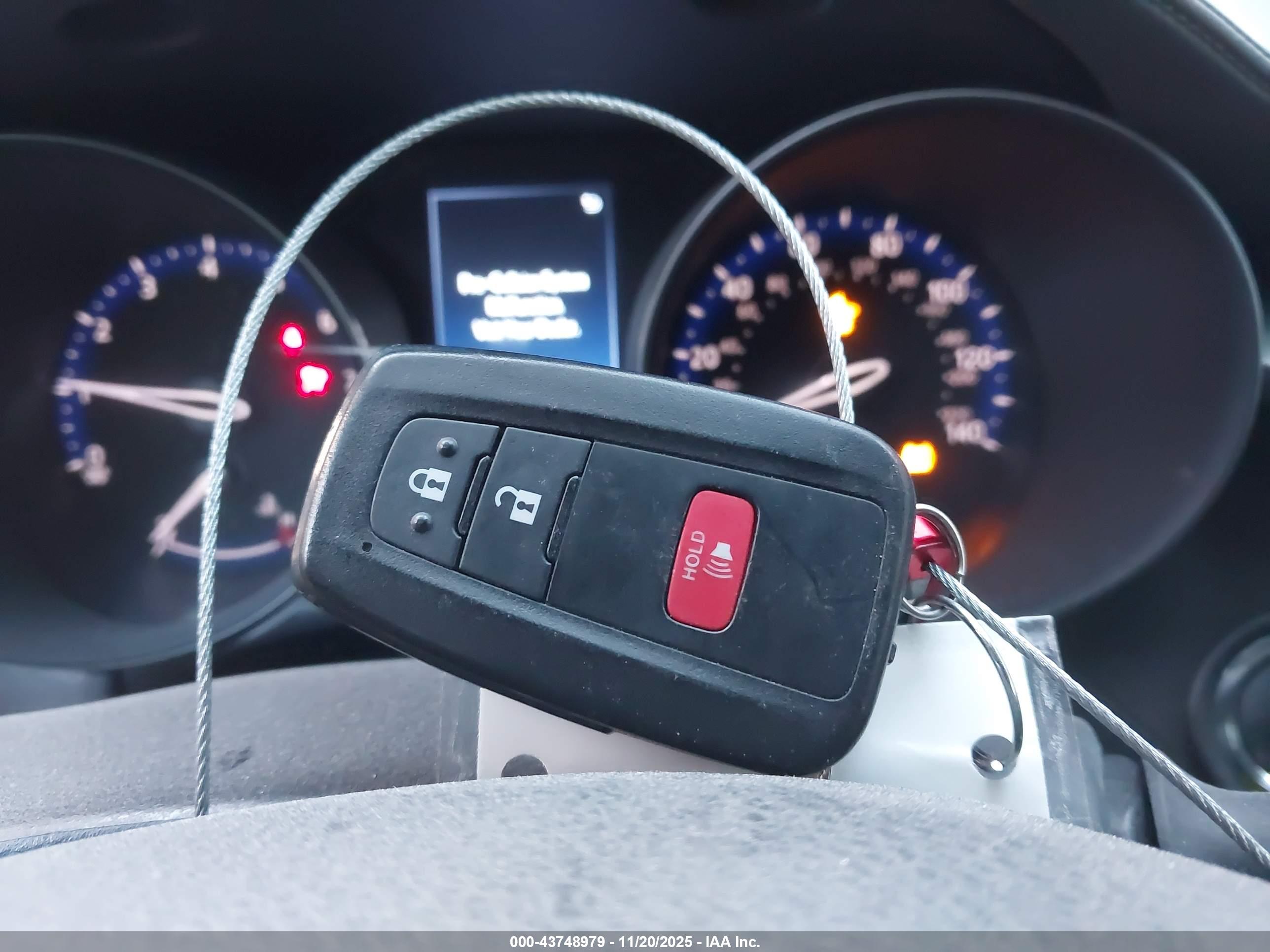 TOYOTA C-HR image 11
