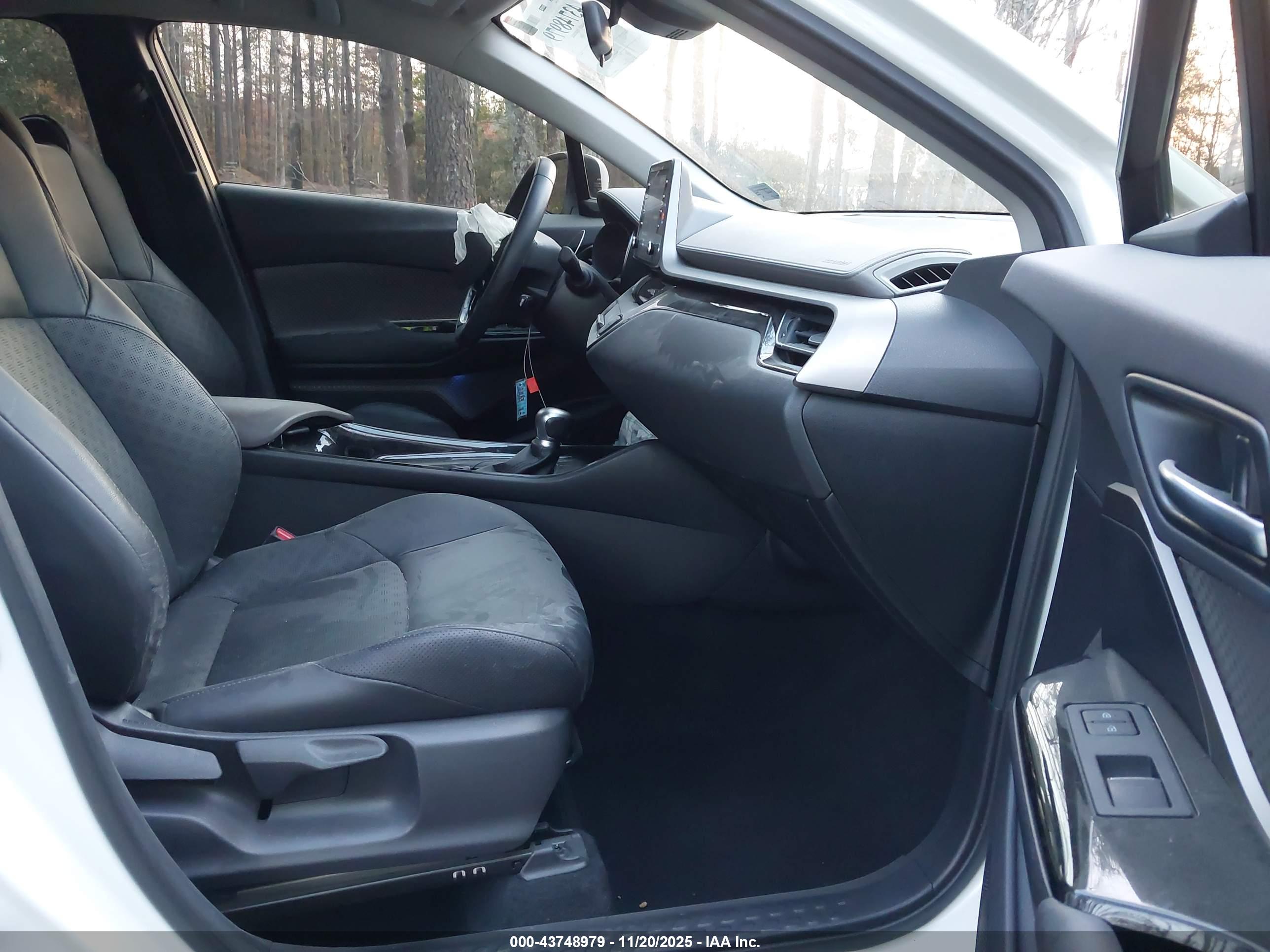 TOYOTA C-HR image 5