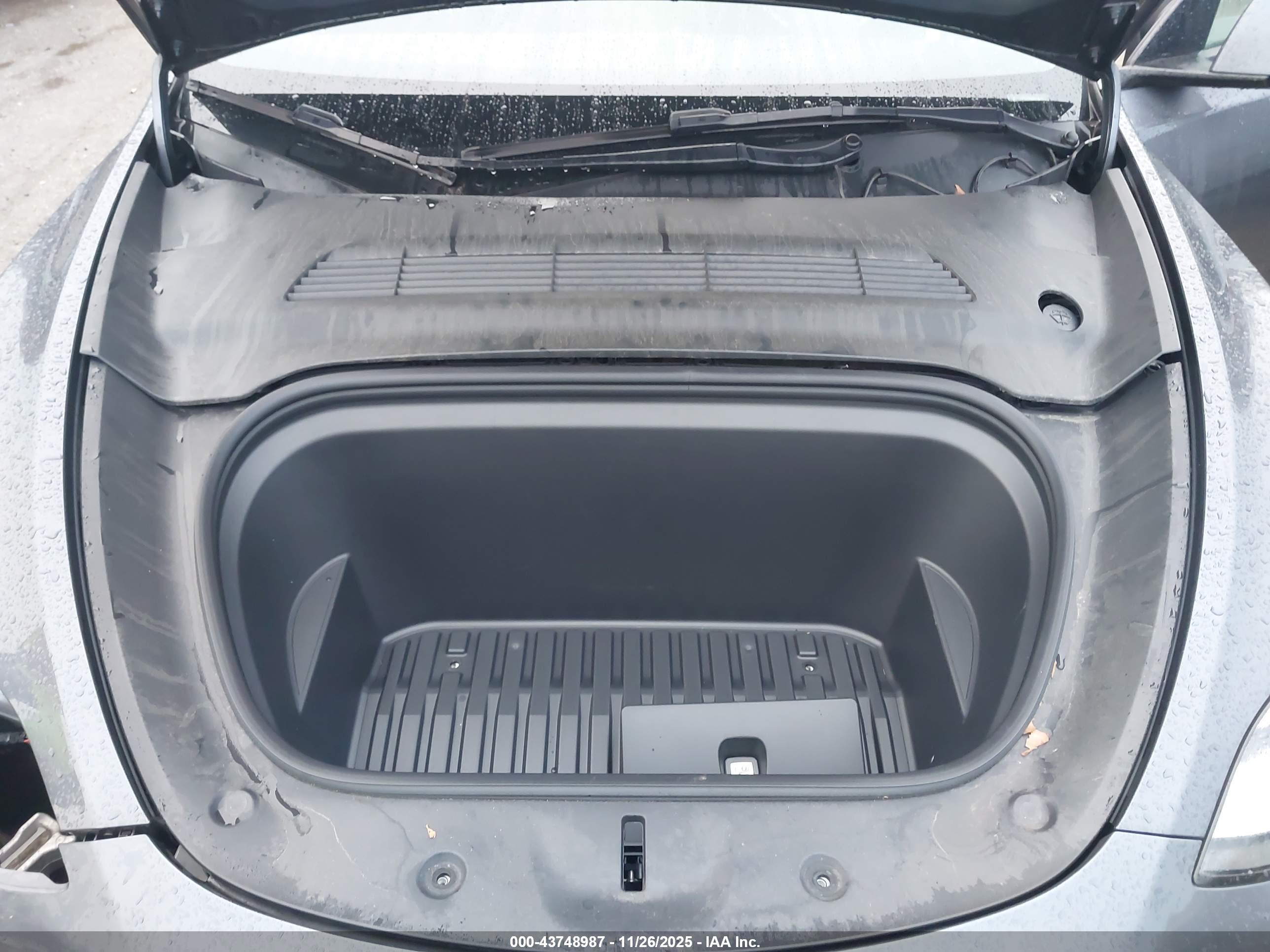 TESLA MODEL image 10