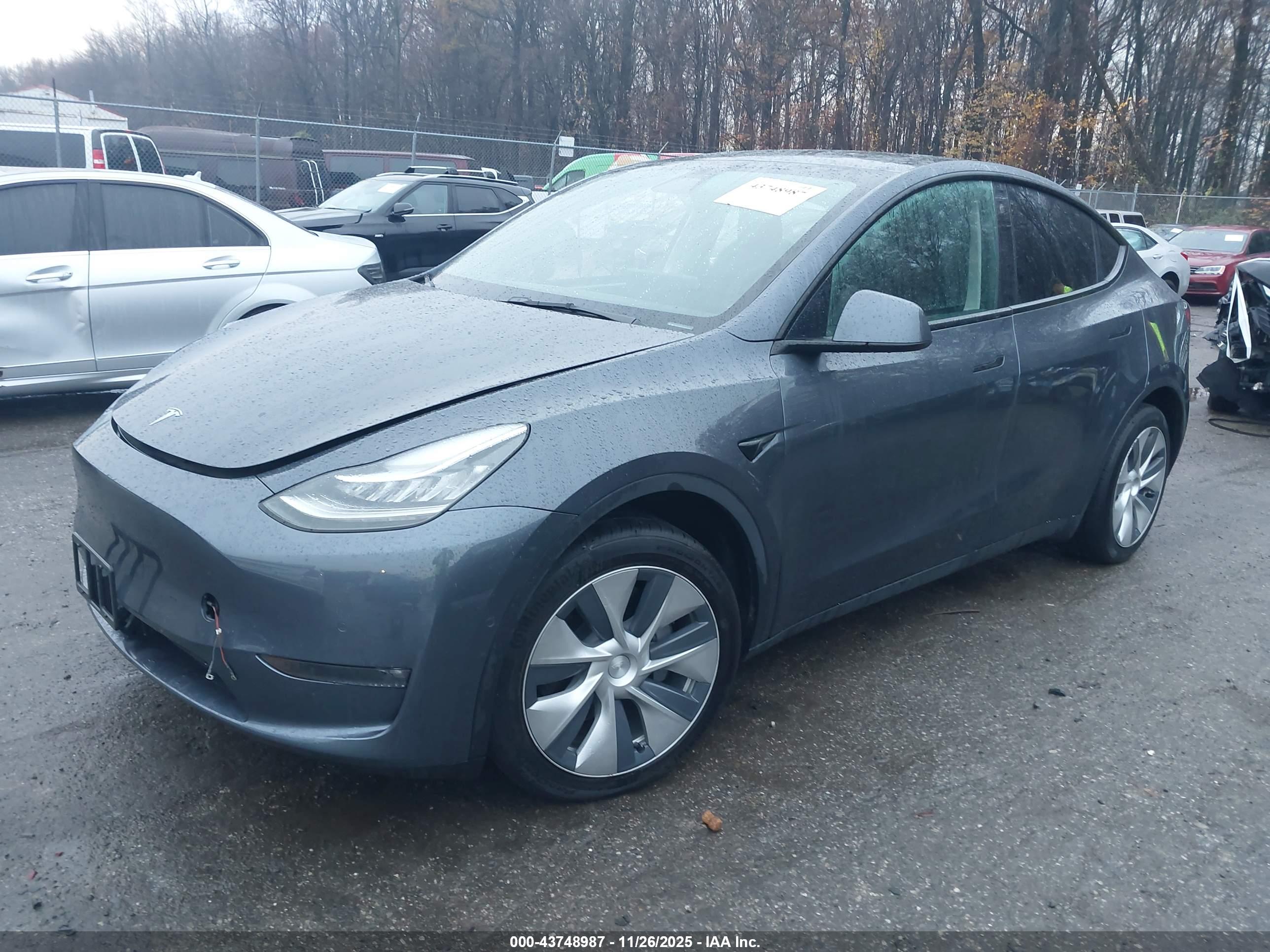 TESLA MODEL image 2