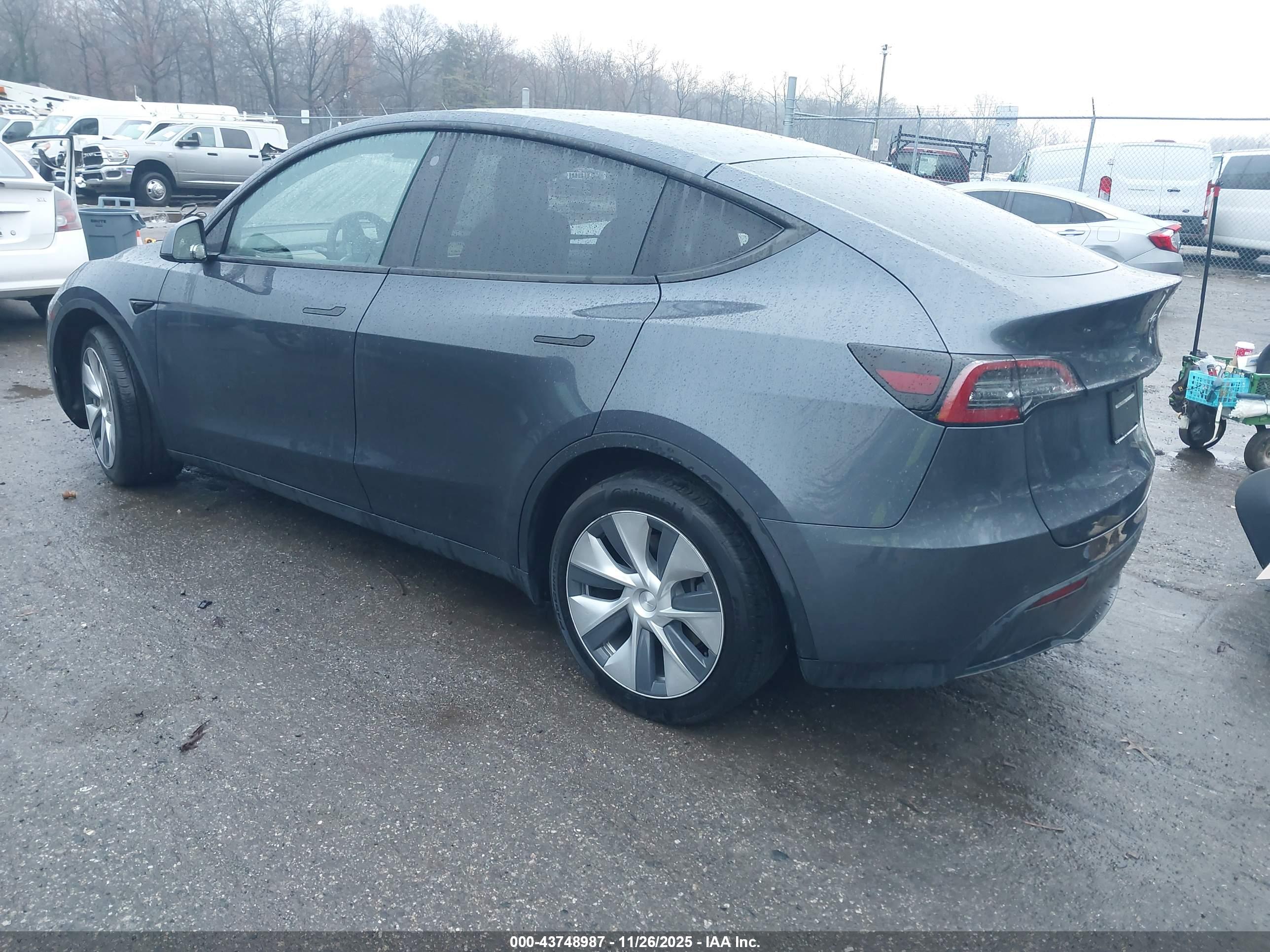 TESLA MODEL image 3