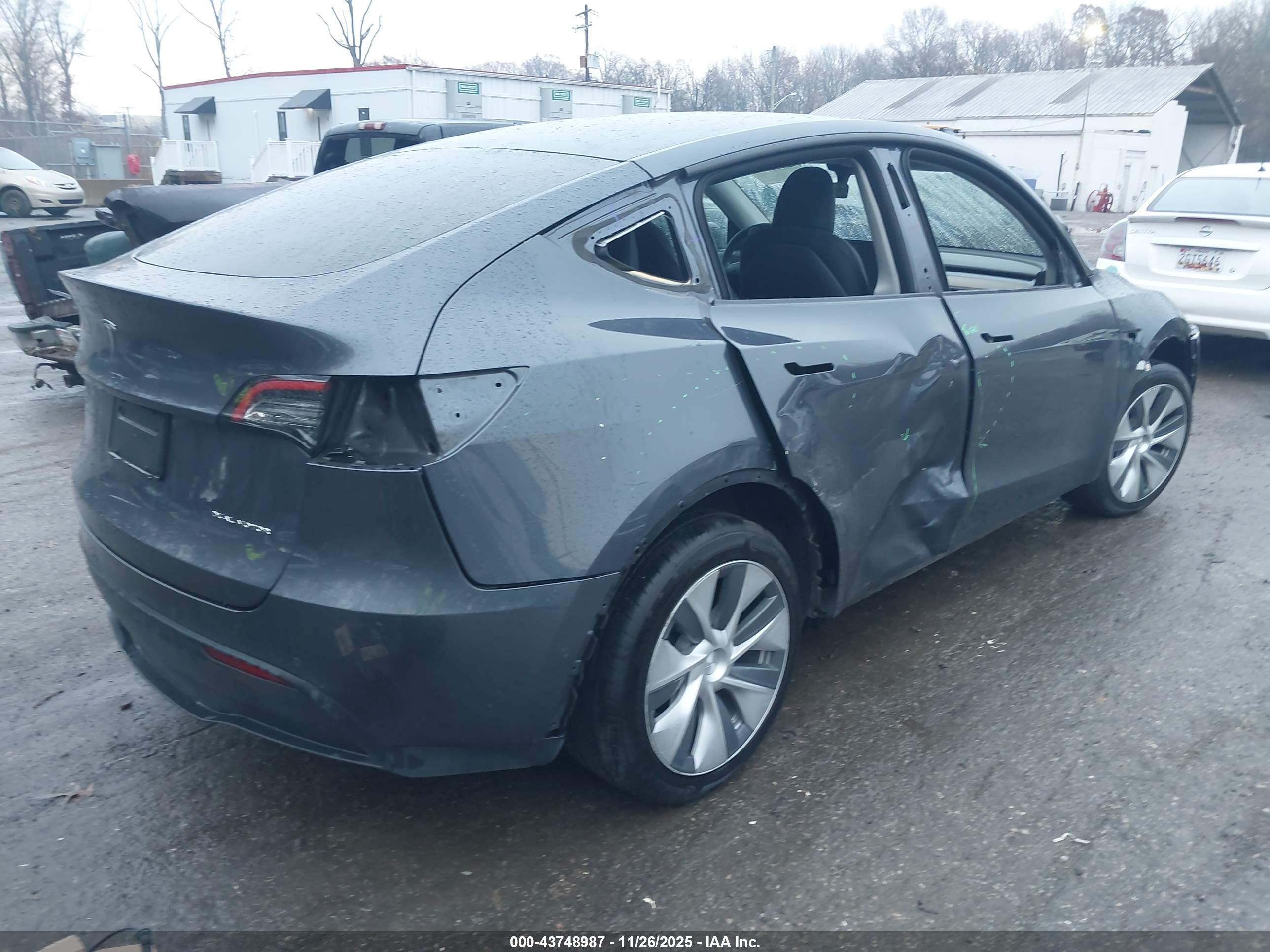 TESLA MODEL image 4