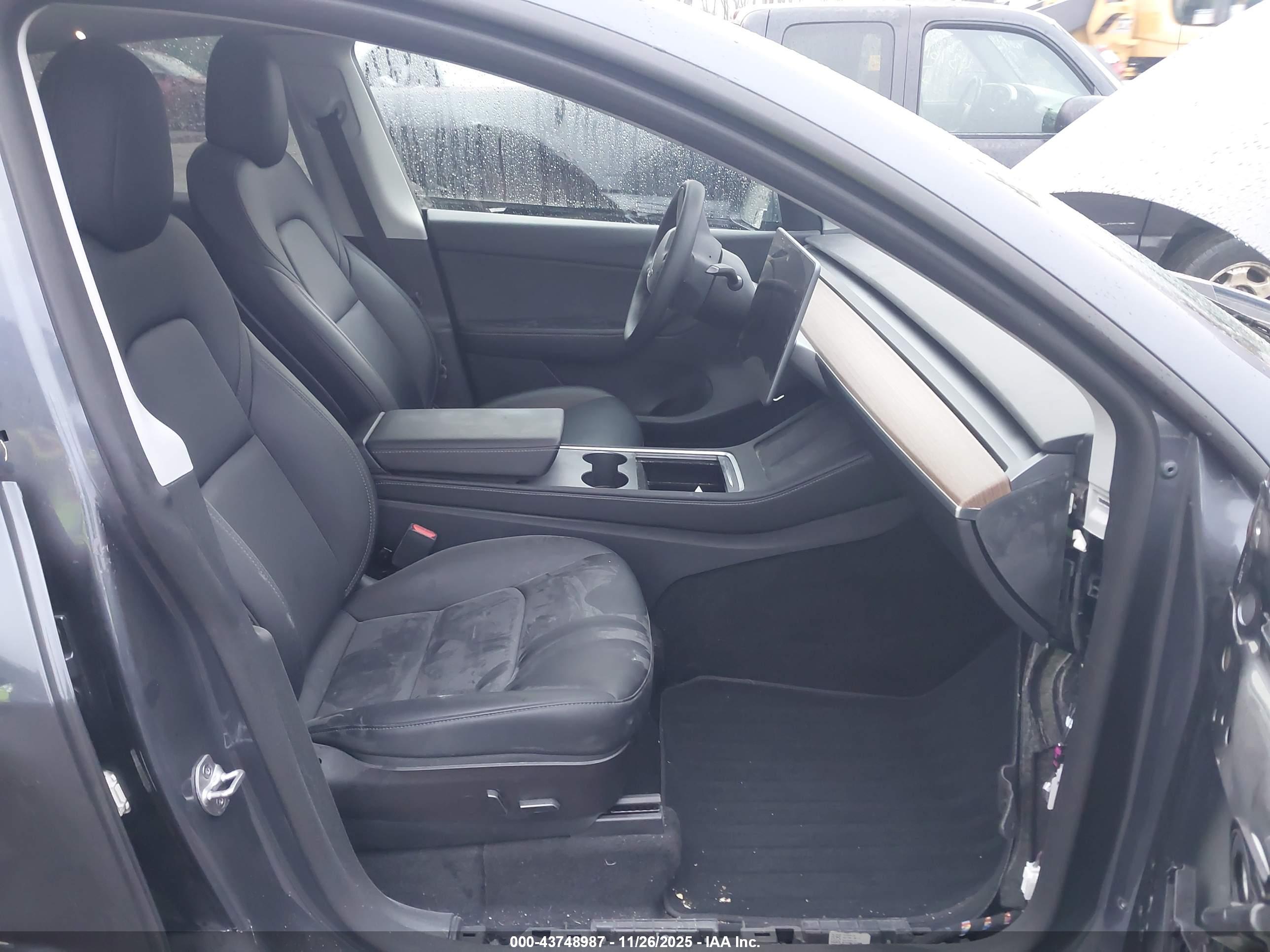 TESLA MODEL image 5