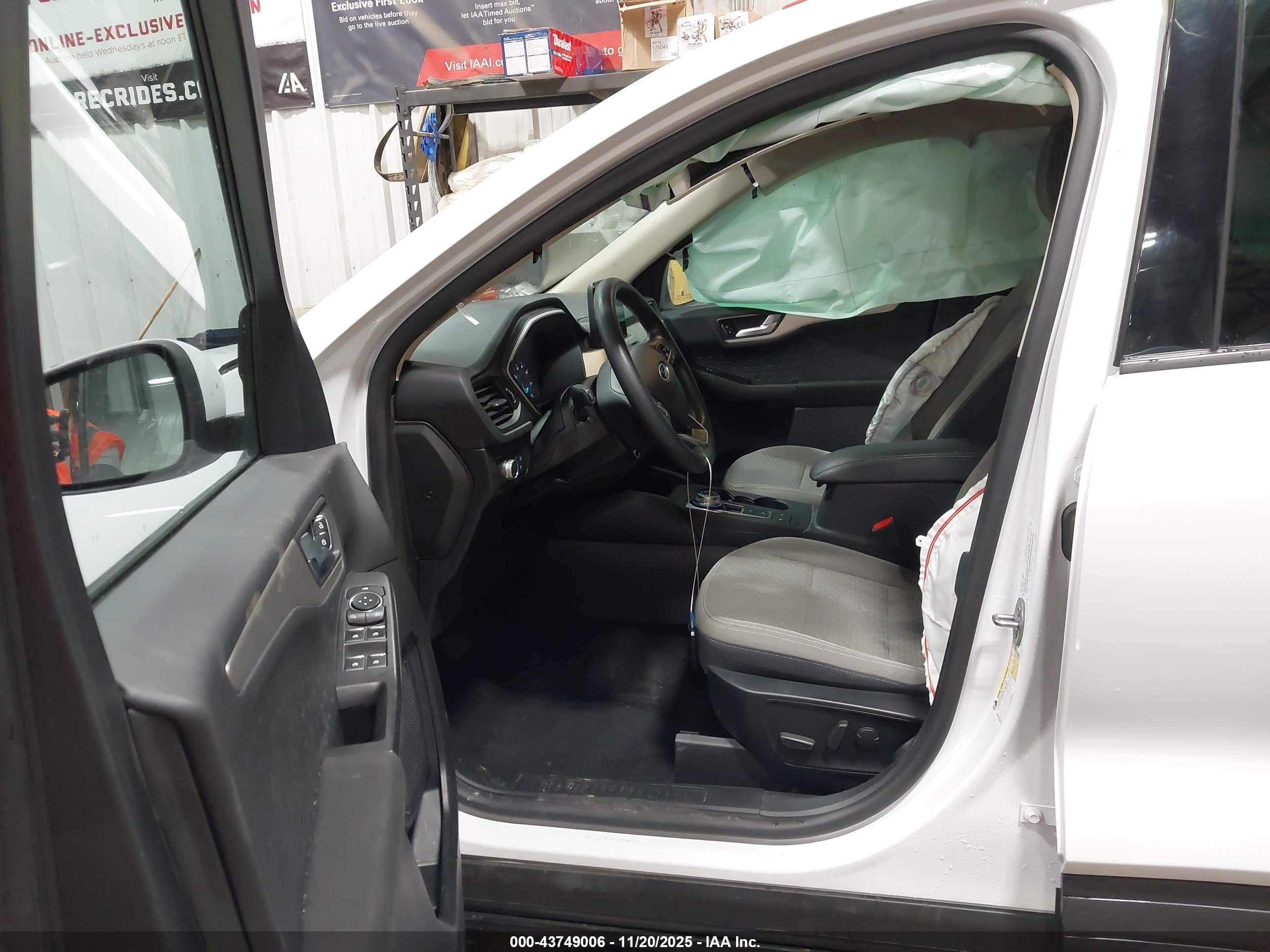 FORD ESCAPE image 5
