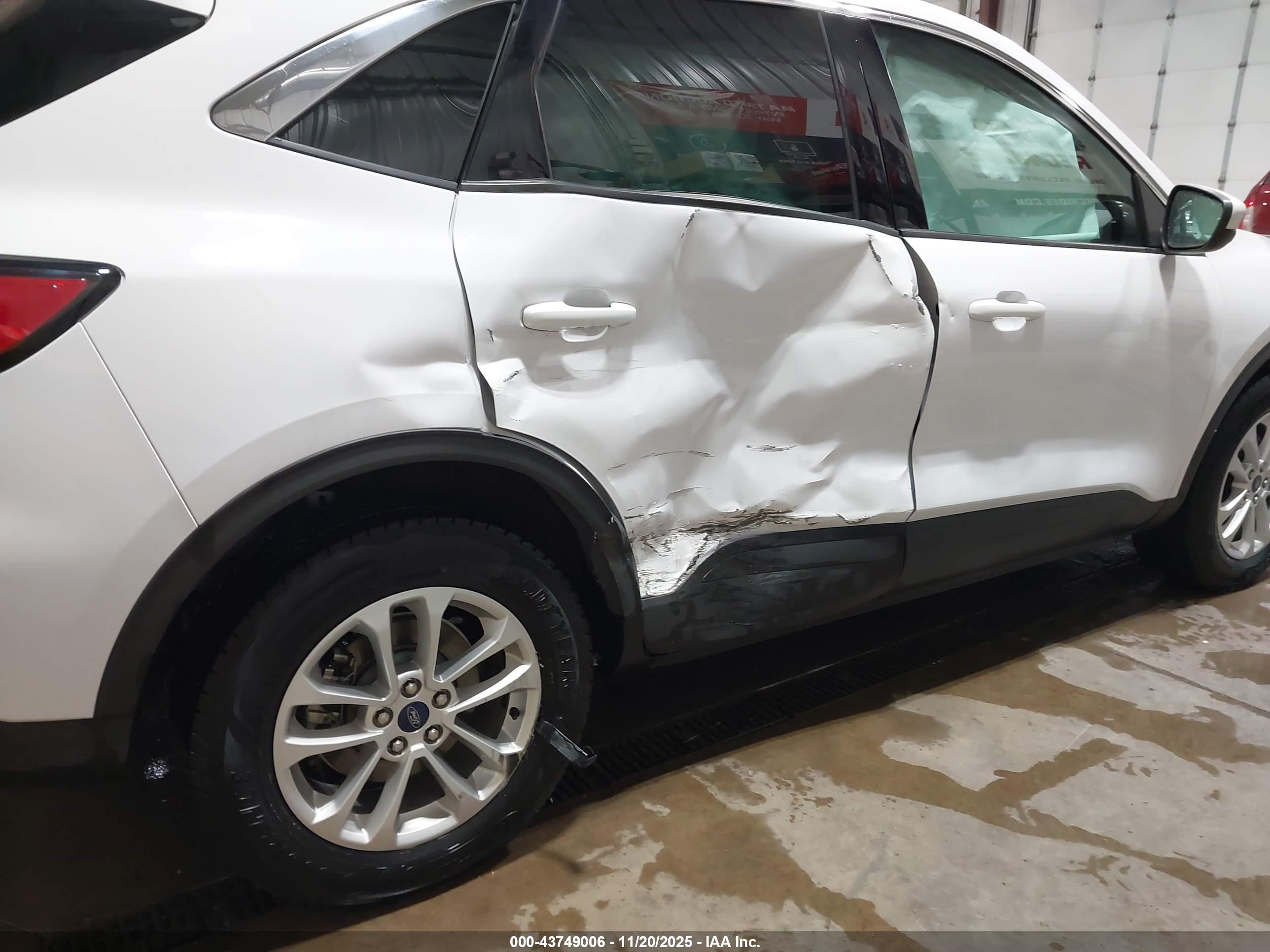 FORD ESCAPE image 6