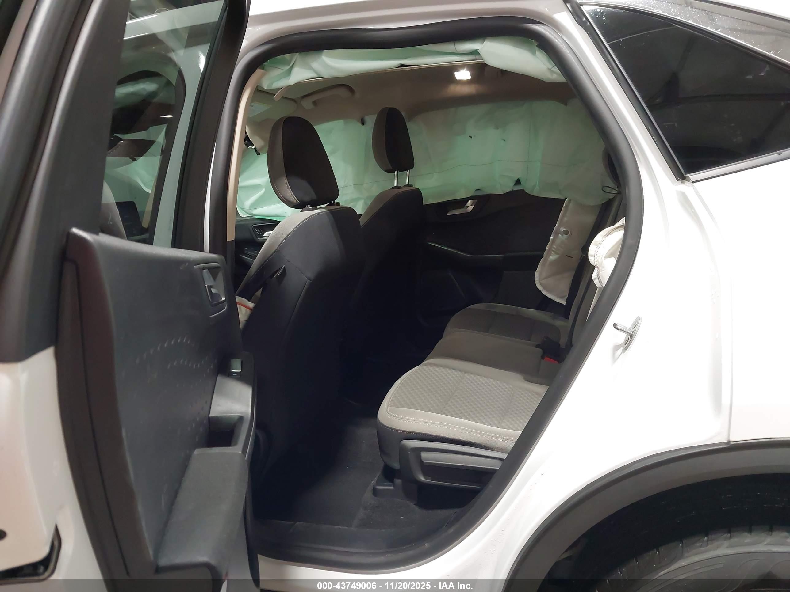 FORD ESCAPE image 8