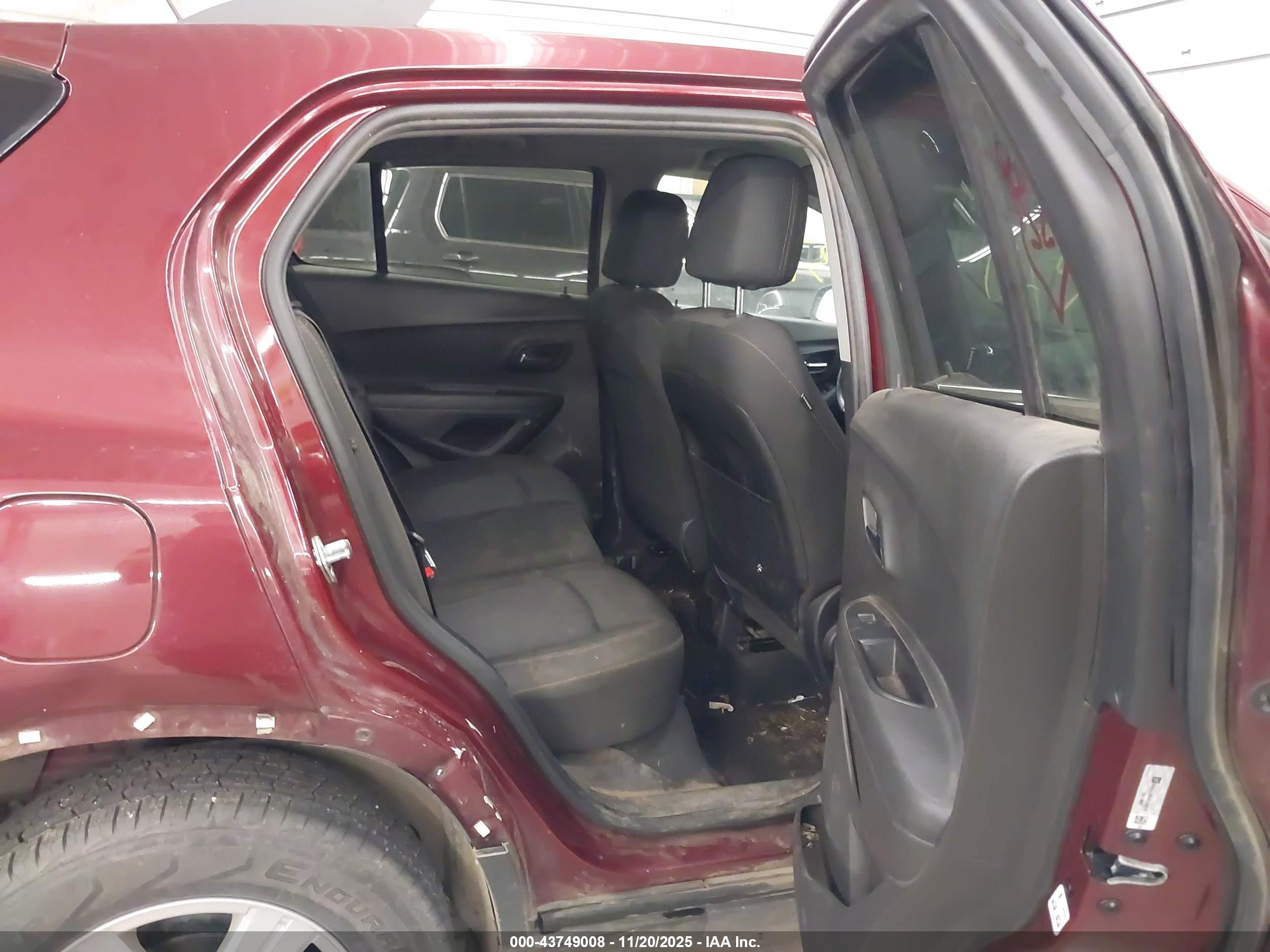 CHEVROLET TRAX image 8