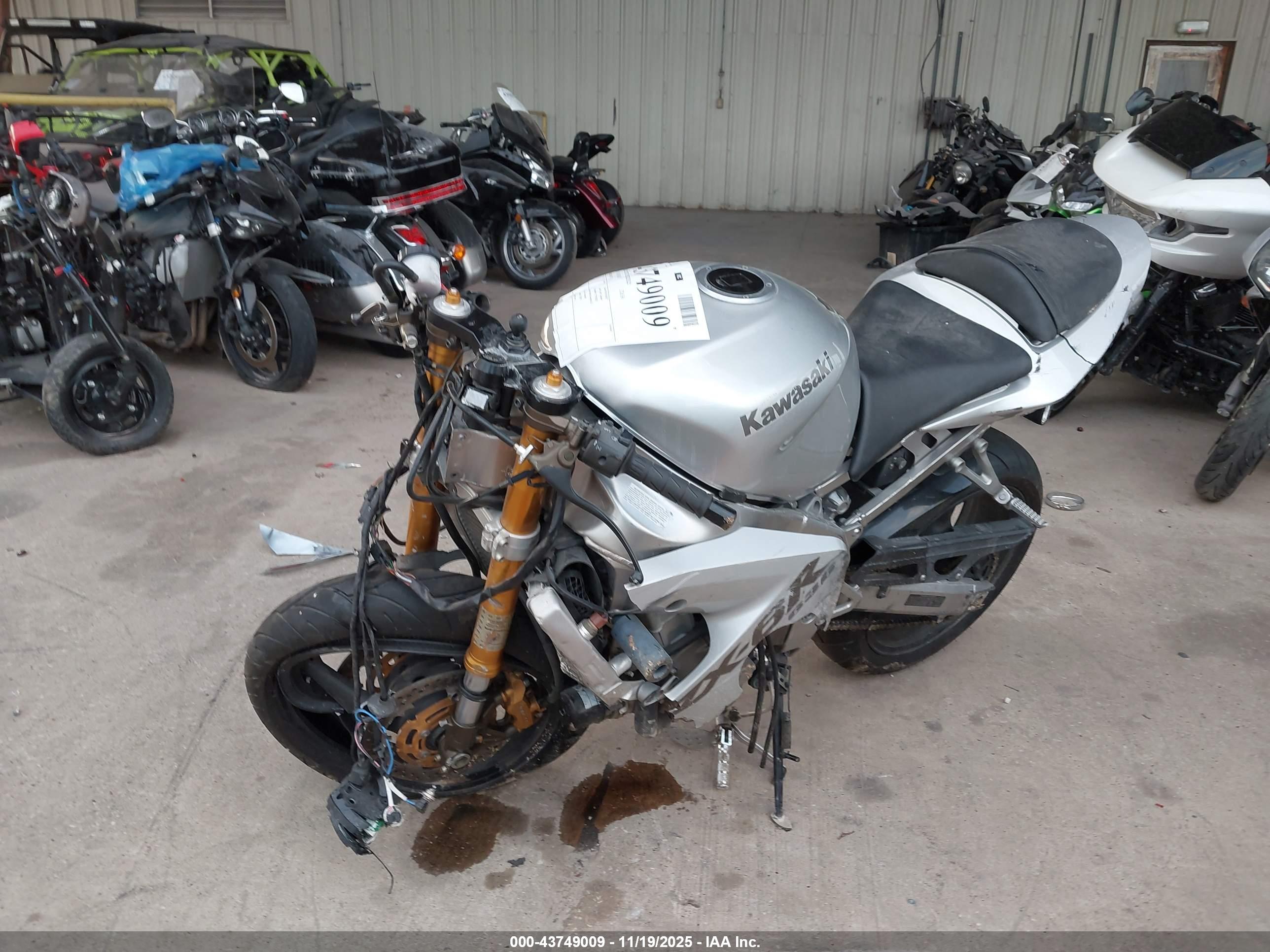 KAWASAKI ZX636 image 2