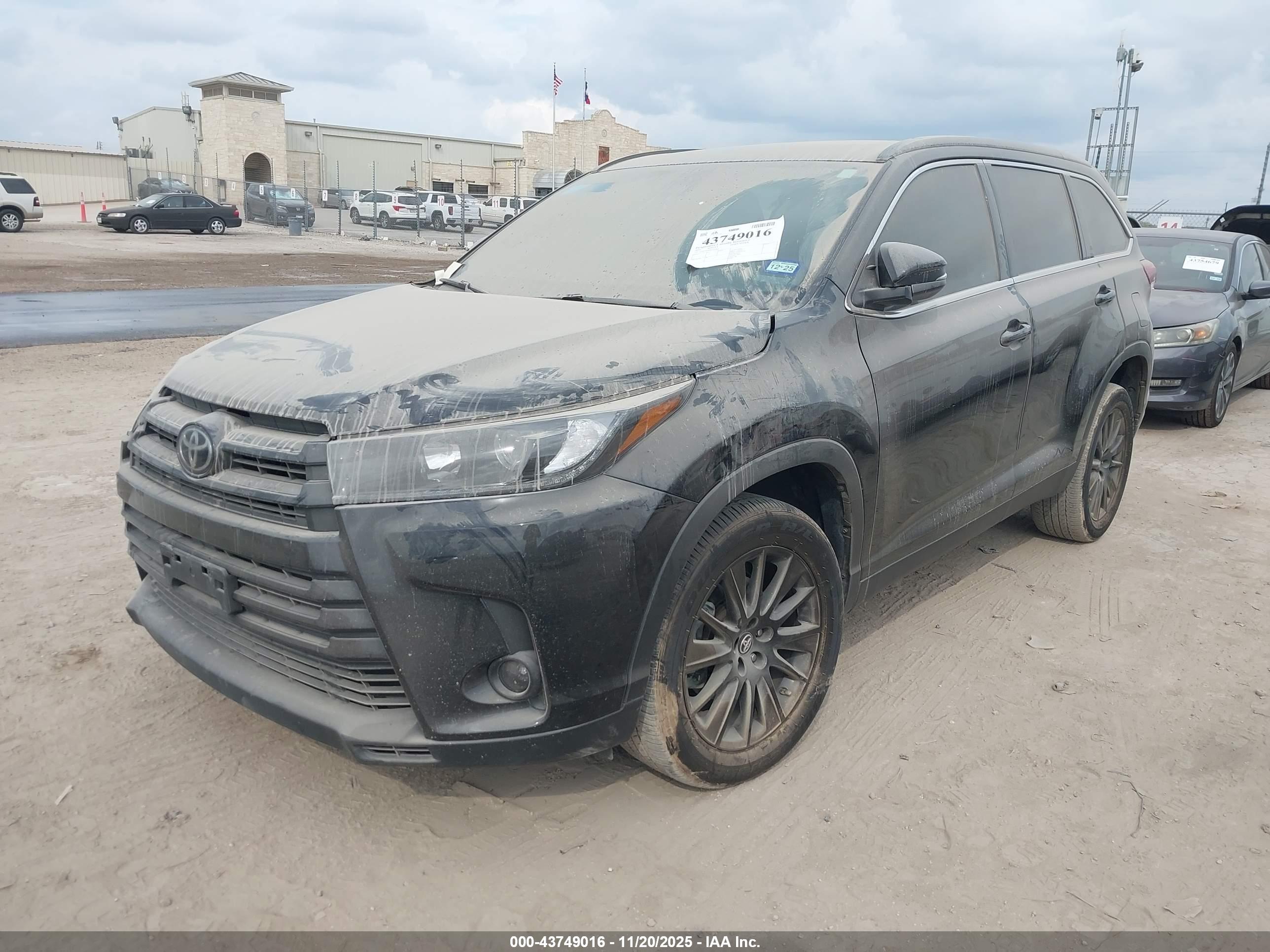 TOYOTA HIGHLANDER image 2