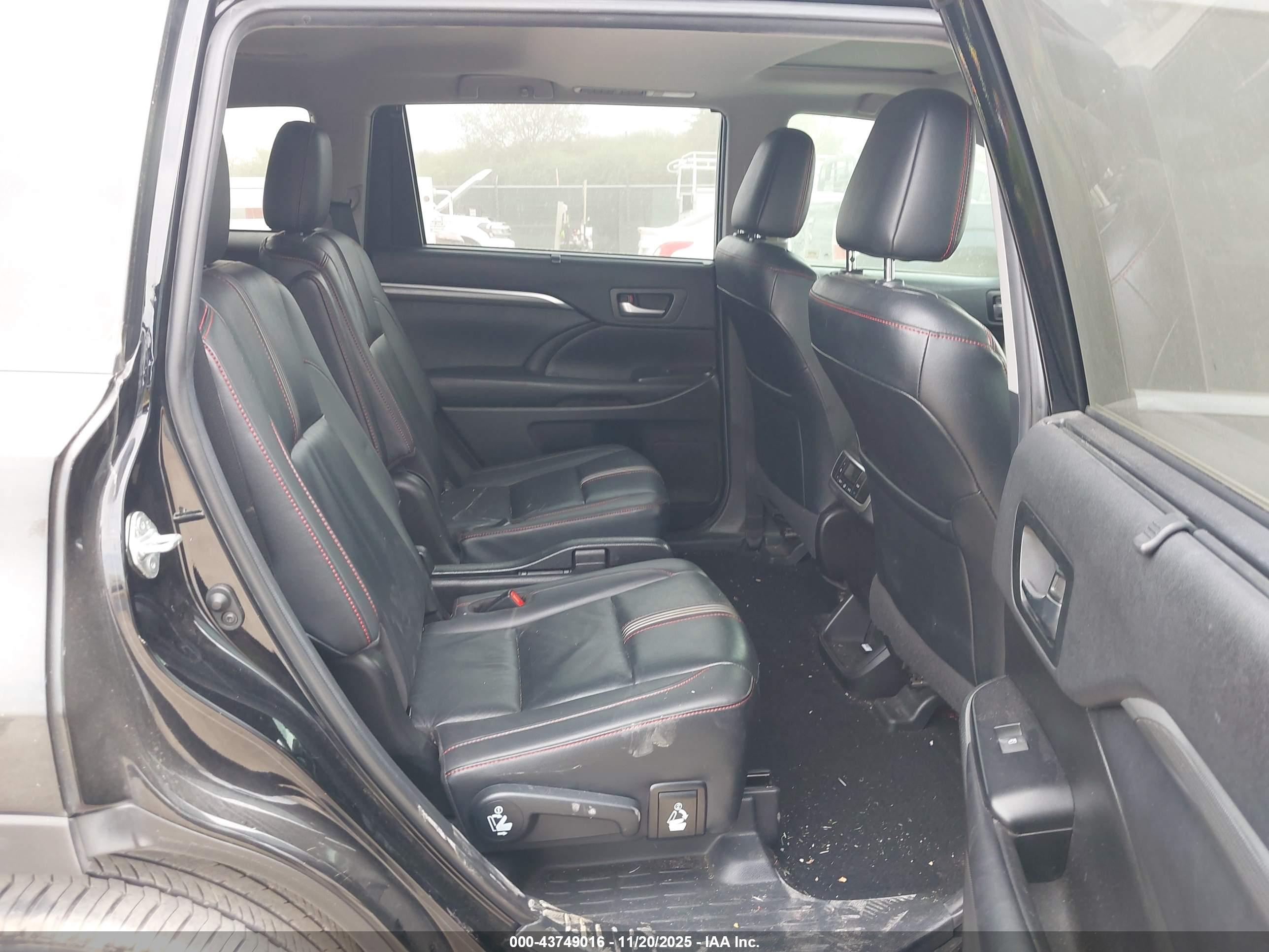 TOYOTA HIGHLANDER image 8