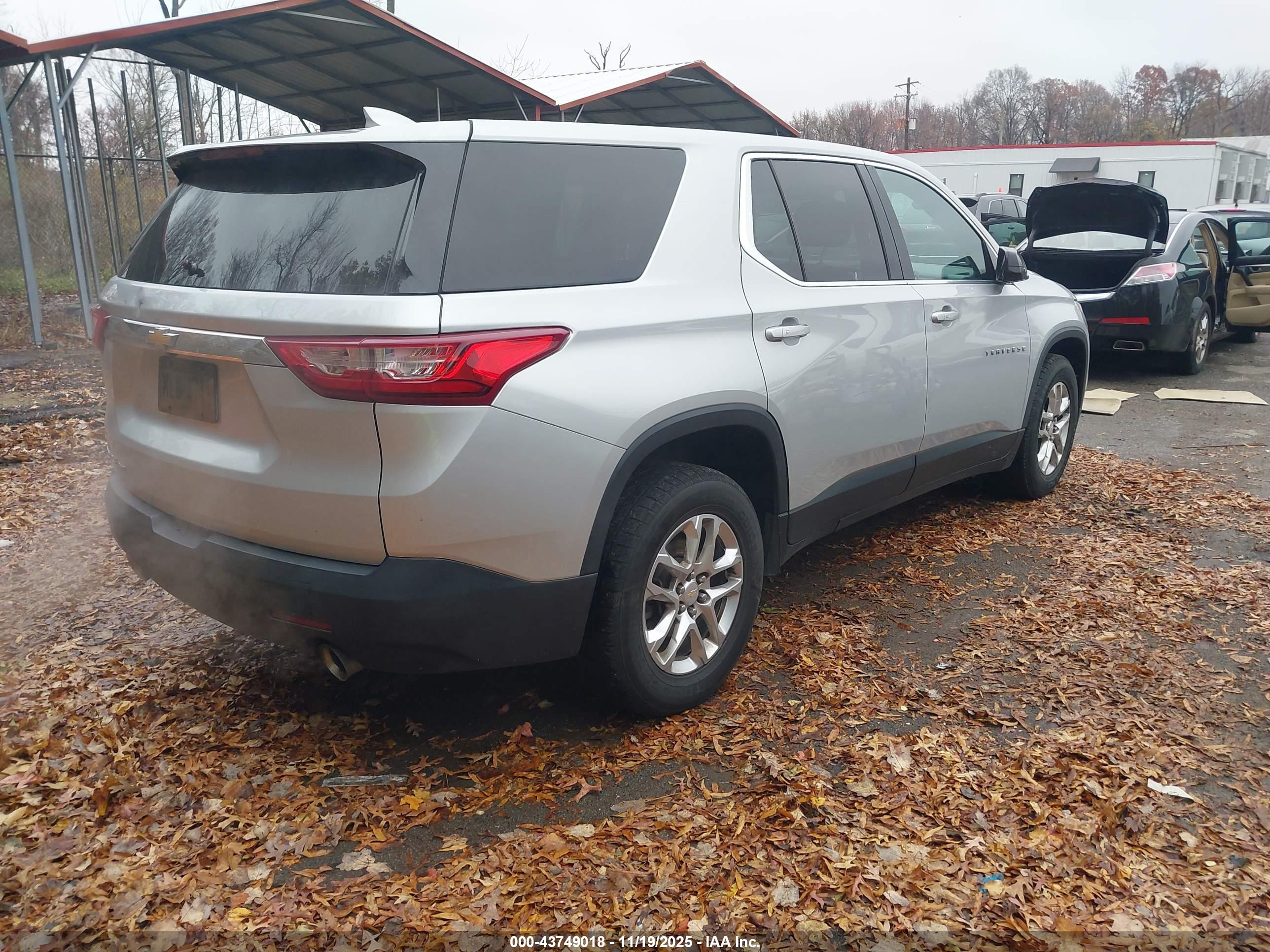 CHEVROLET TRAVERSE image 4