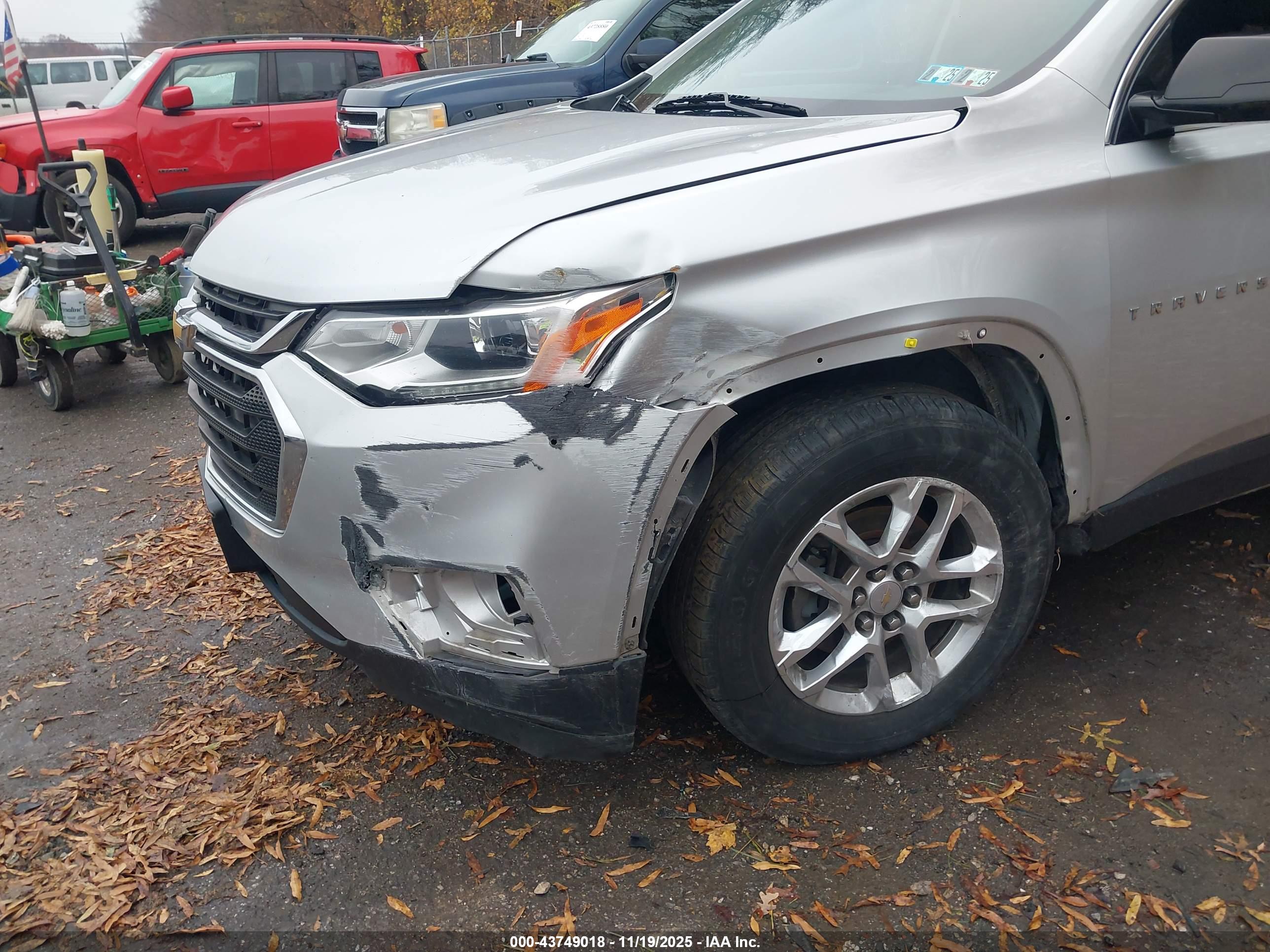 CHEVROLET TRAVERSE image 6
