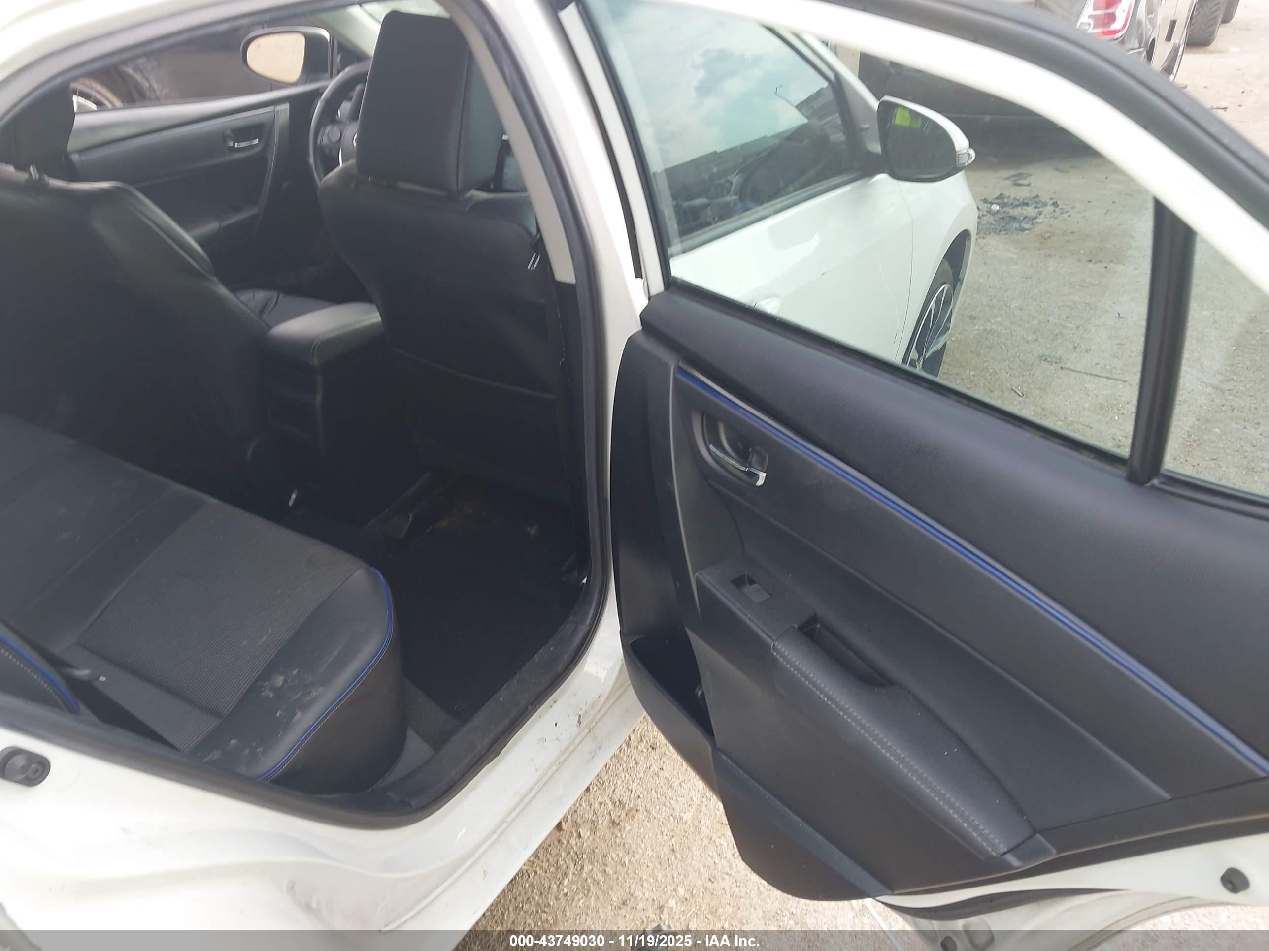 TOYOTA COROLLA image 8