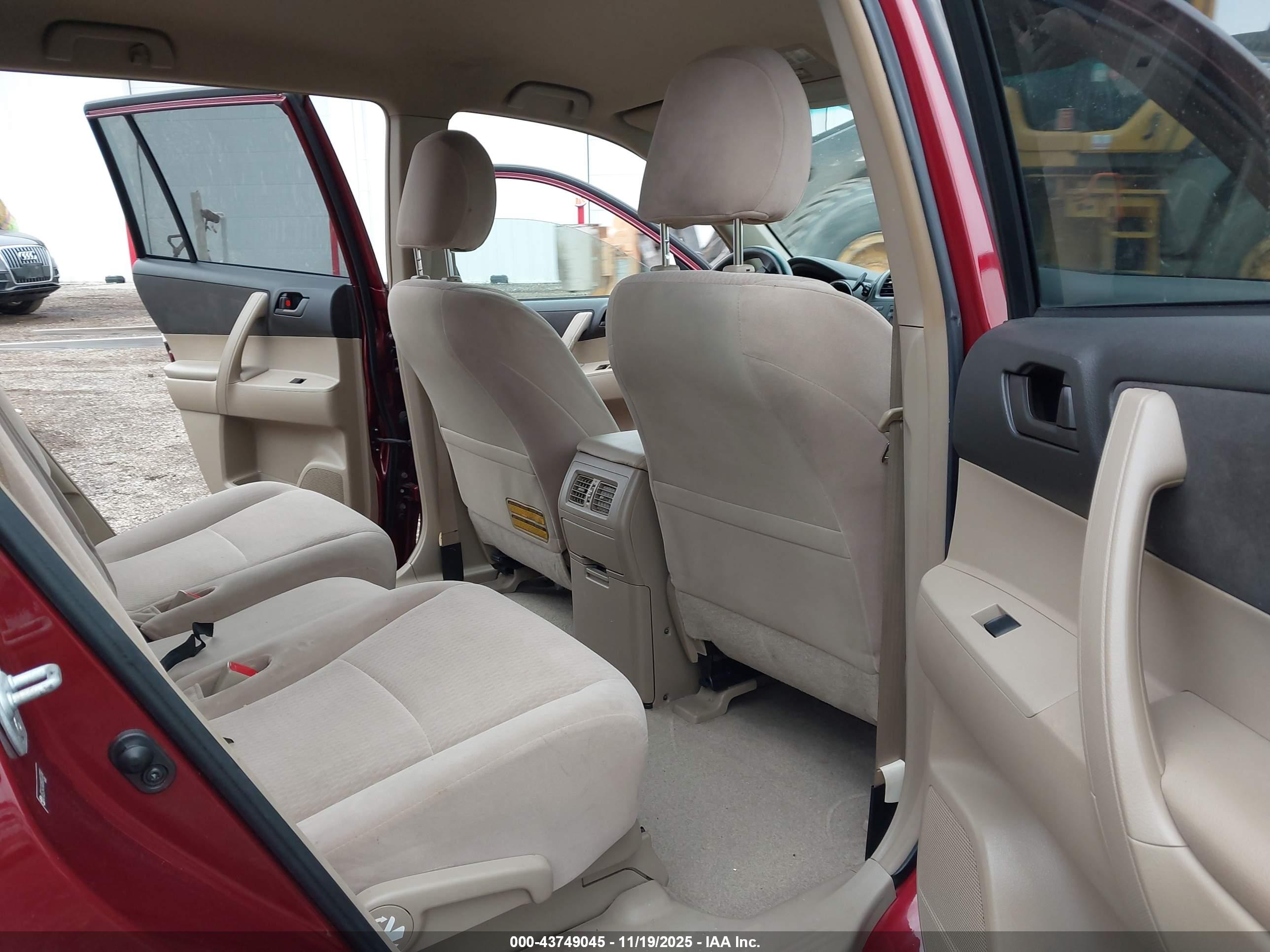 TOYOTA HIGHLANDER image 8