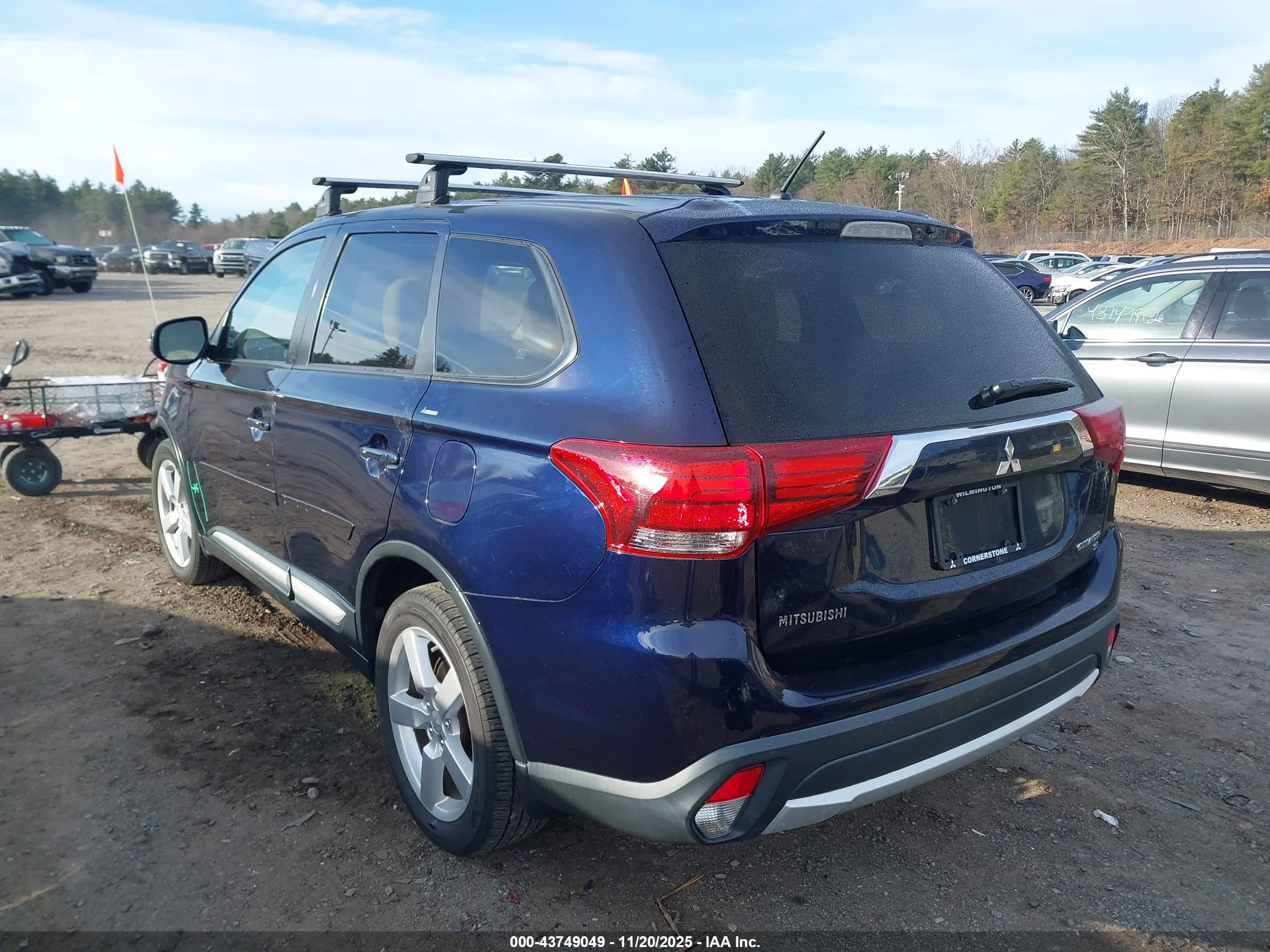MITSUBISHI OUTLANDER image 3