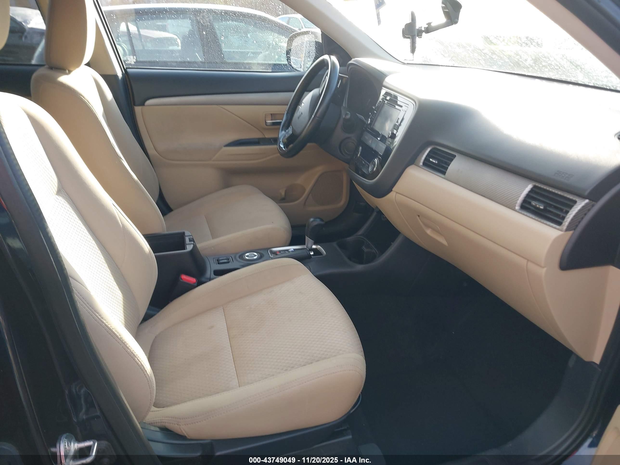 MITSUBISHI OUTLANDER image 5