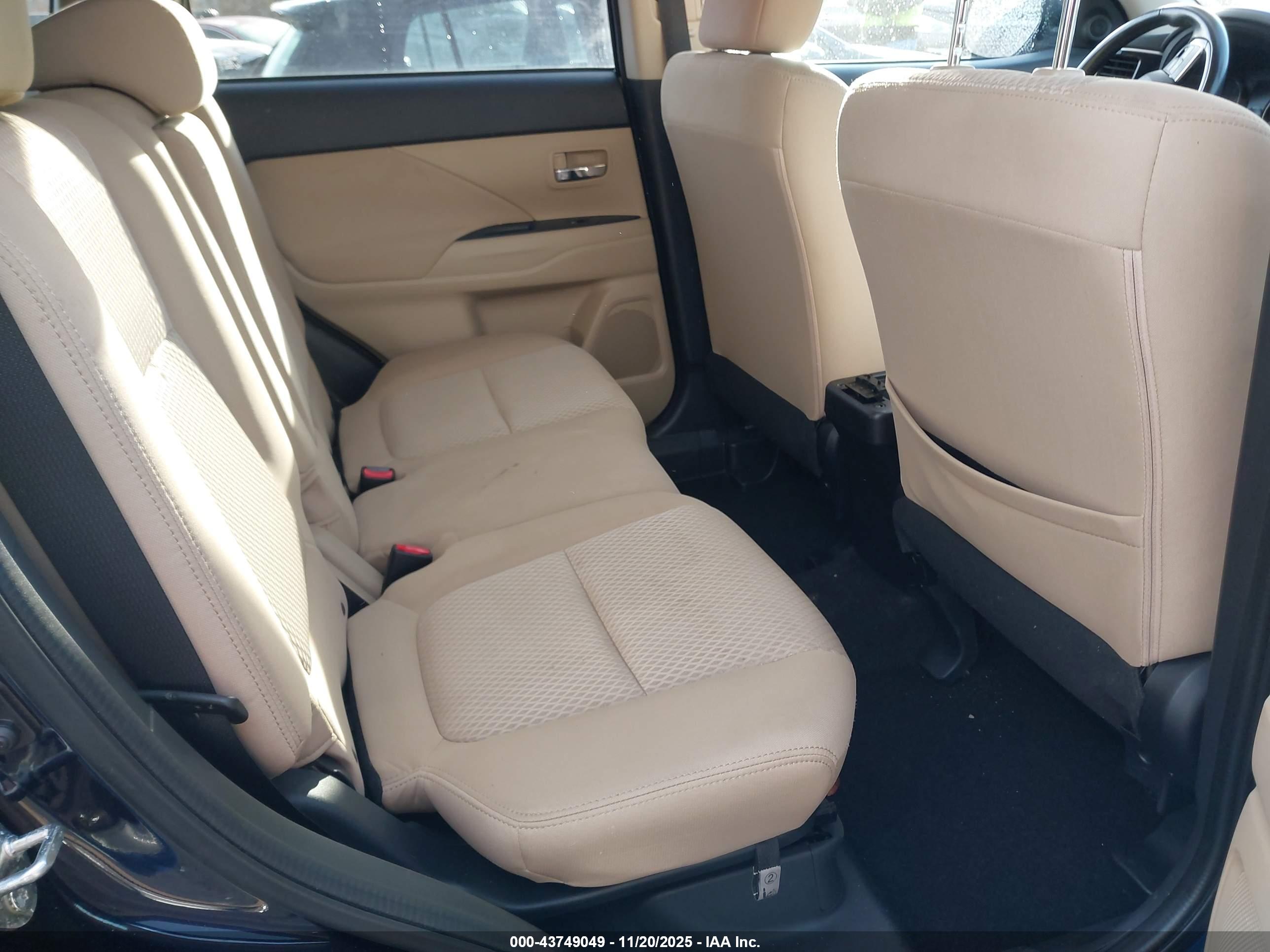 MITSUBISHI OUTLANDER image 8