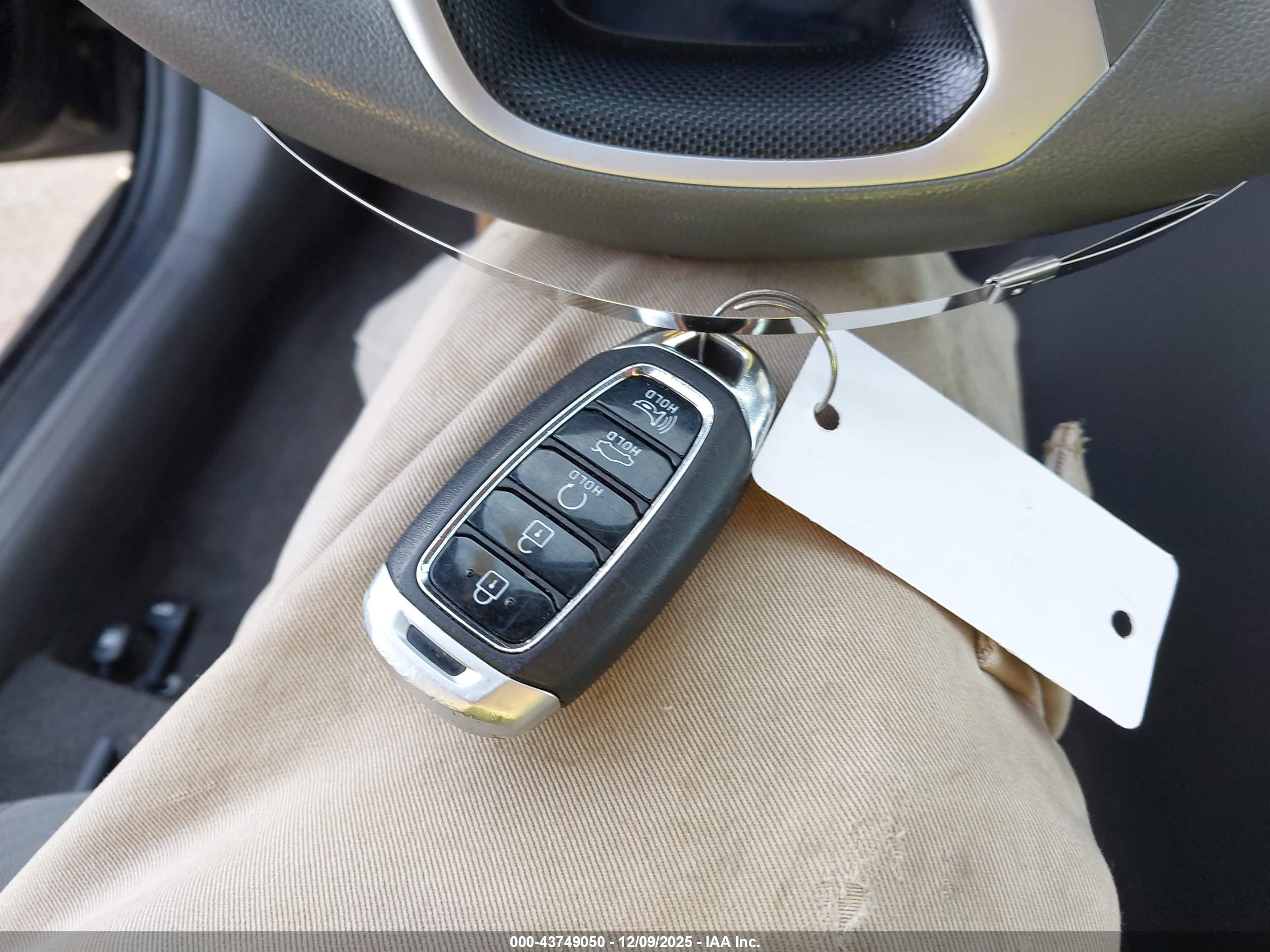 HYUNDAI ELANTRA image 11