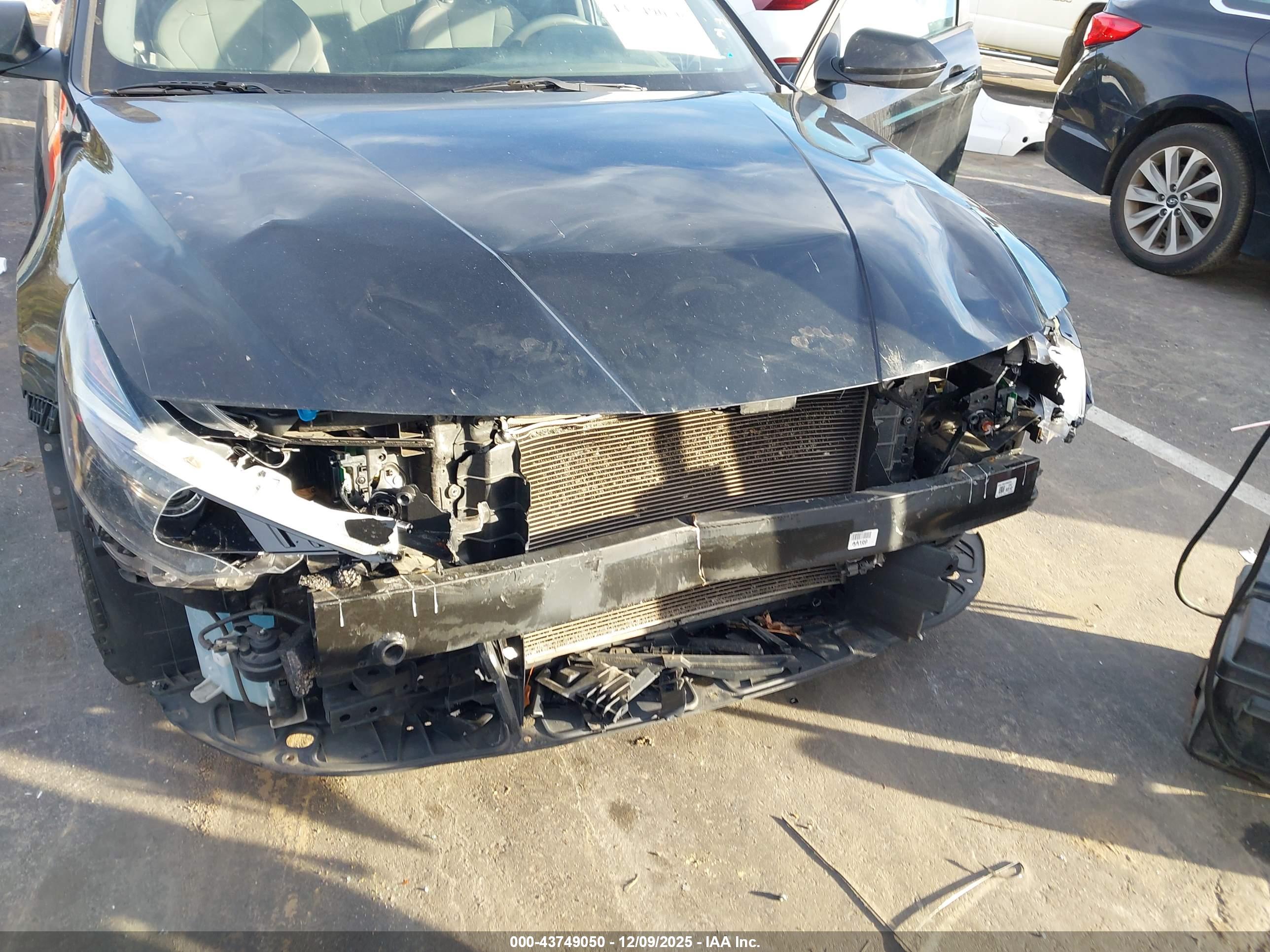 HYUNDAI ELANTRA image 6