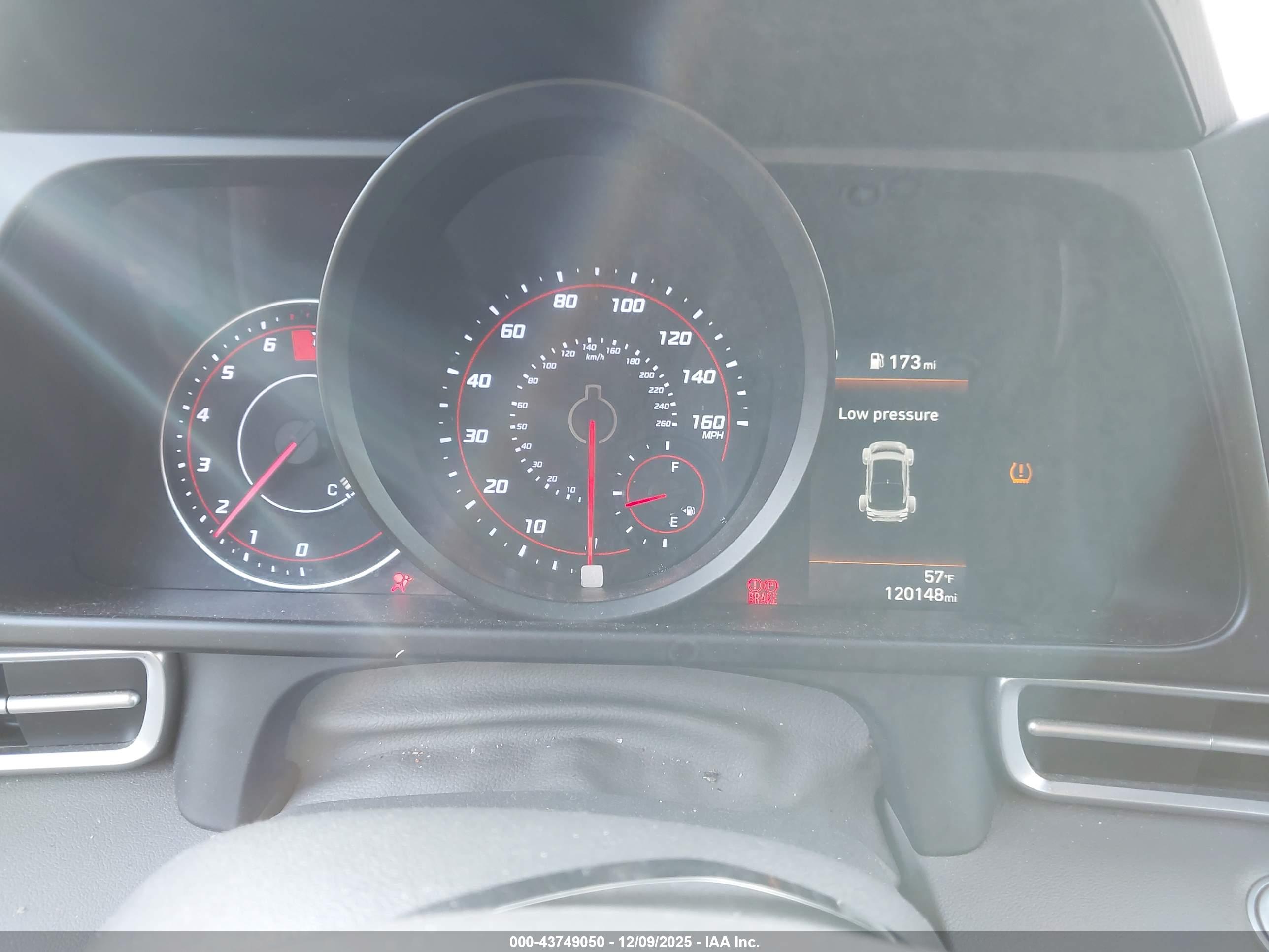 HYUNDAI ELANTRA image 7