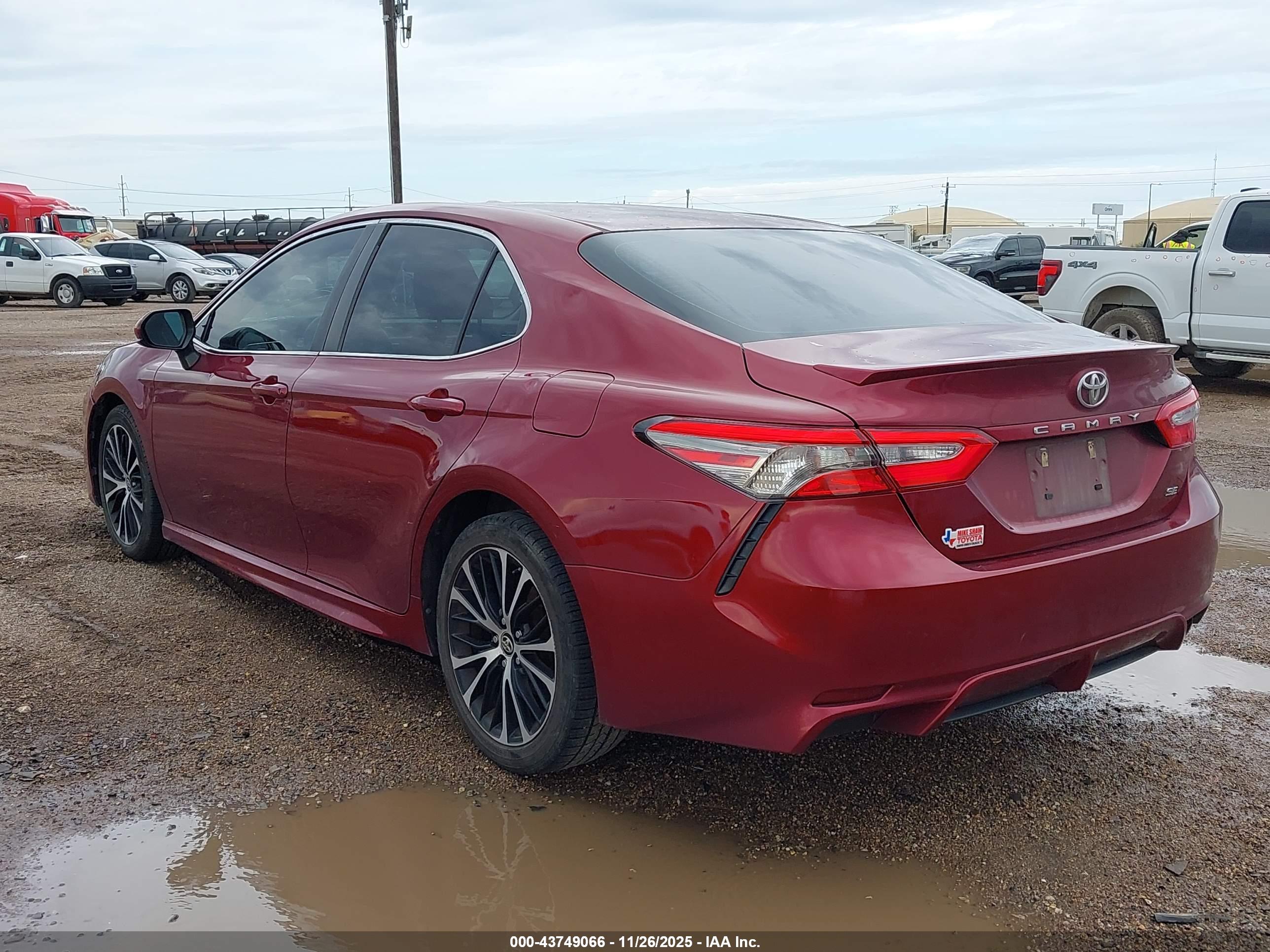 TOYOTA CAMRY image 3
