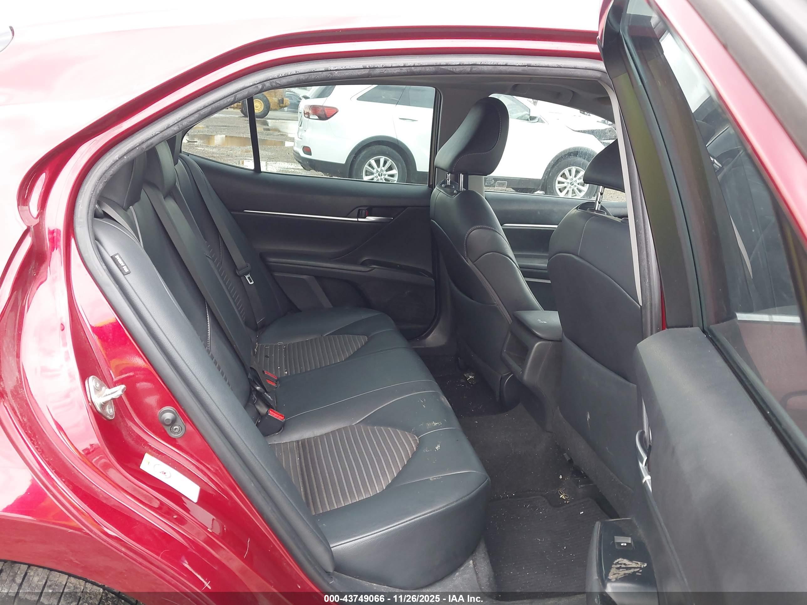 TOYOTA CAMRY image 8