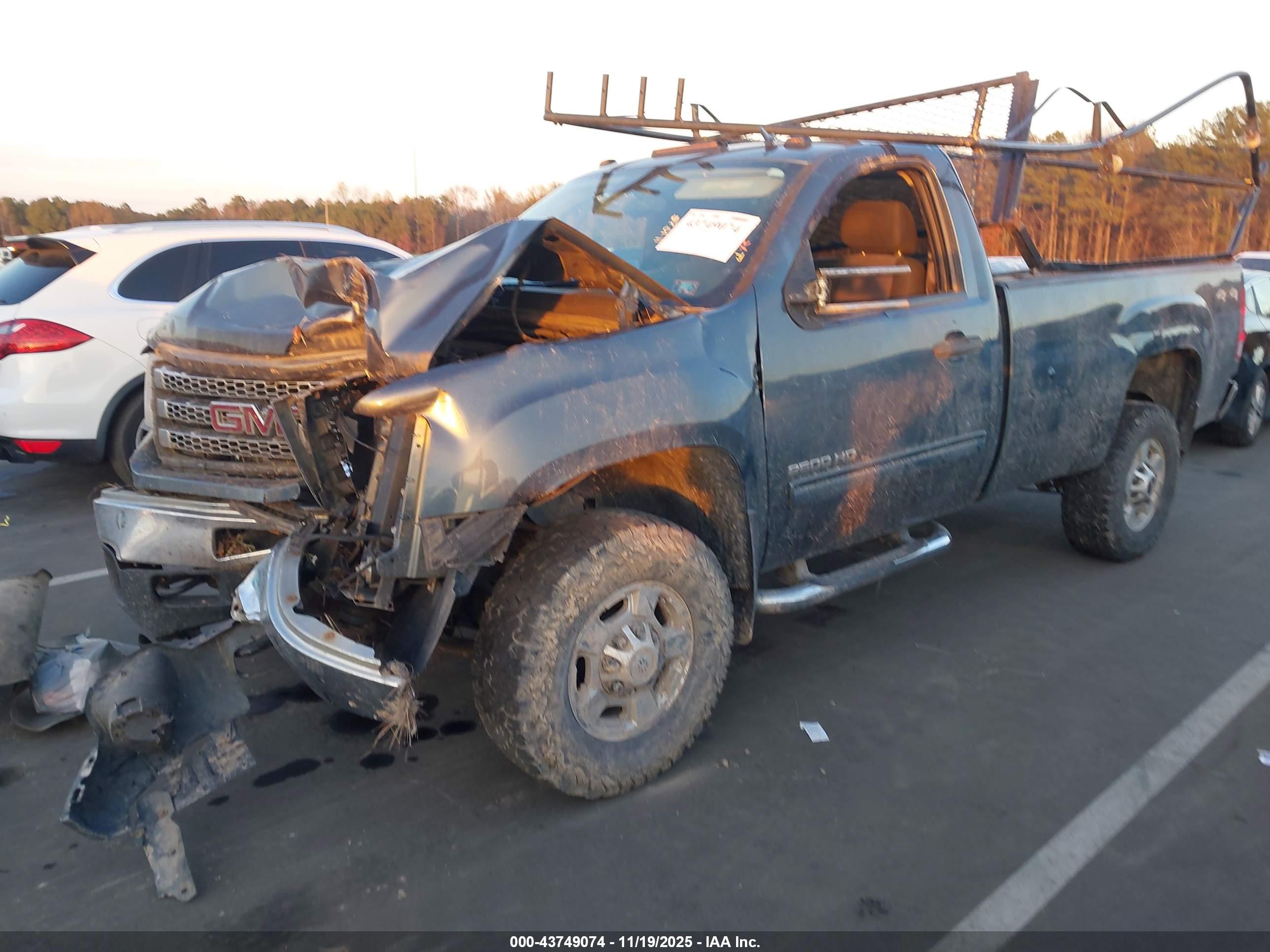 GMC SIERRA image 2