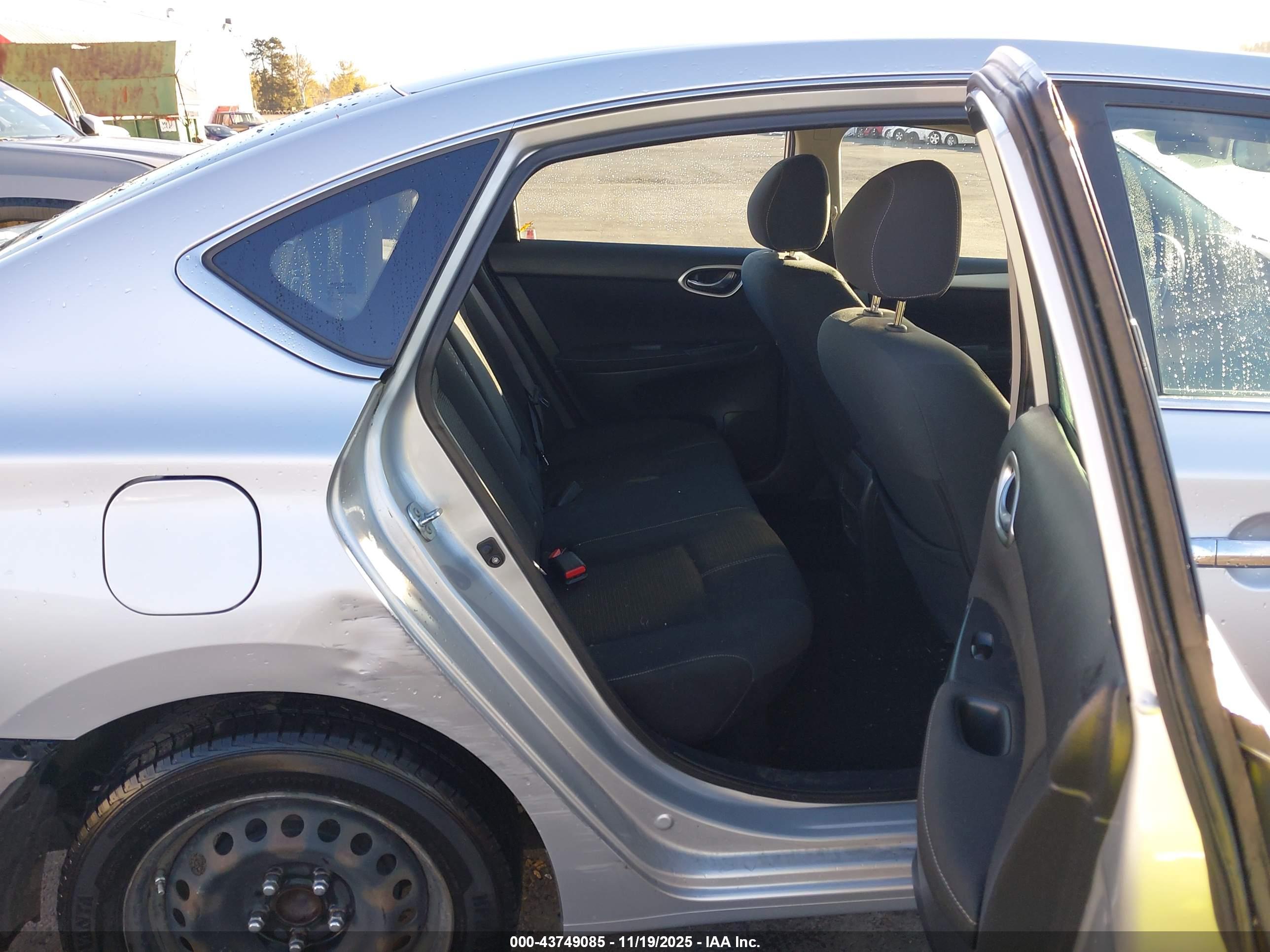 NISSAN SENTRA image 8