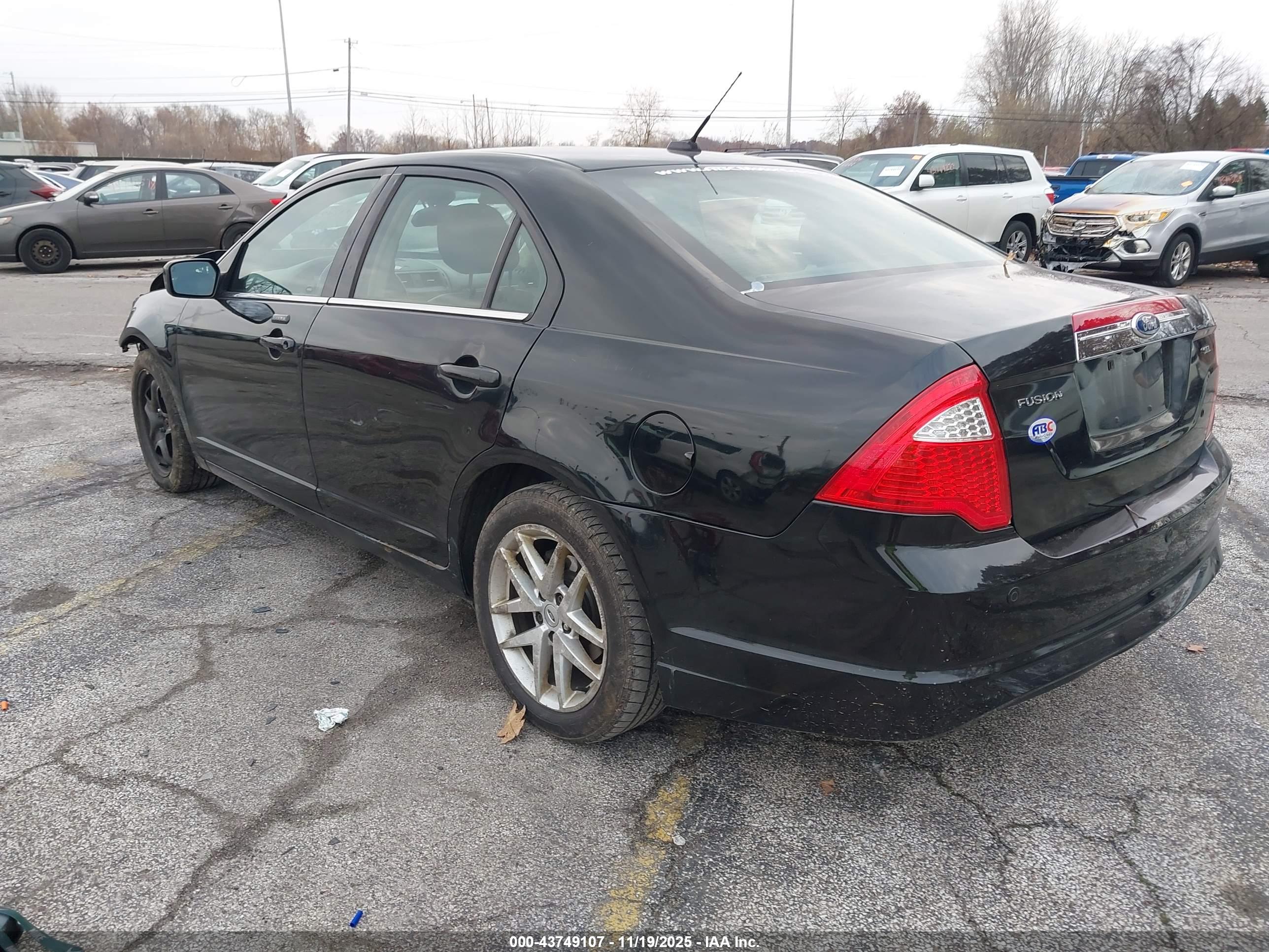 FORD FUSION image 3
