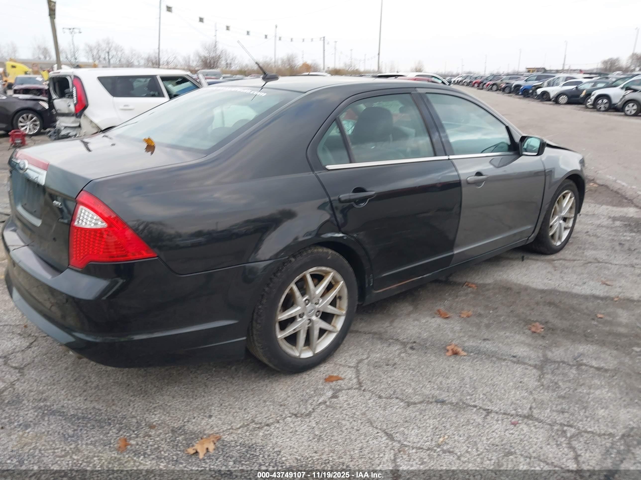 FORD FUSION image 4