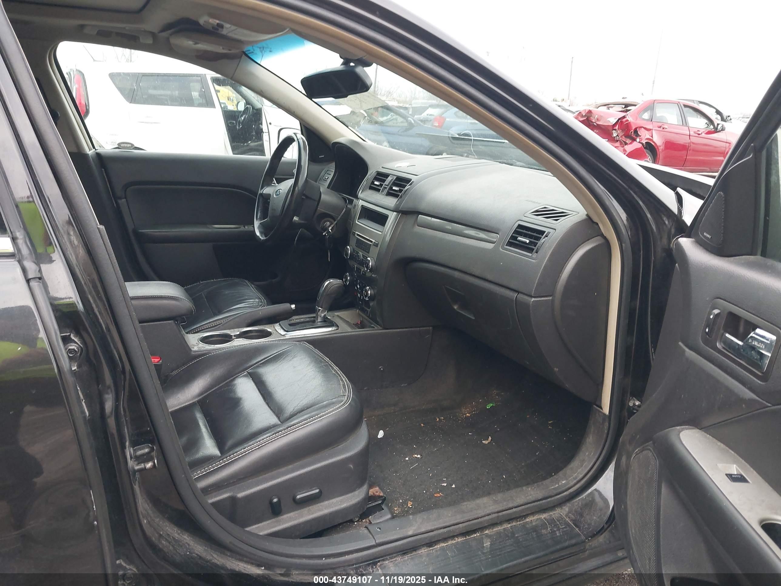 FORD FUSION image 5