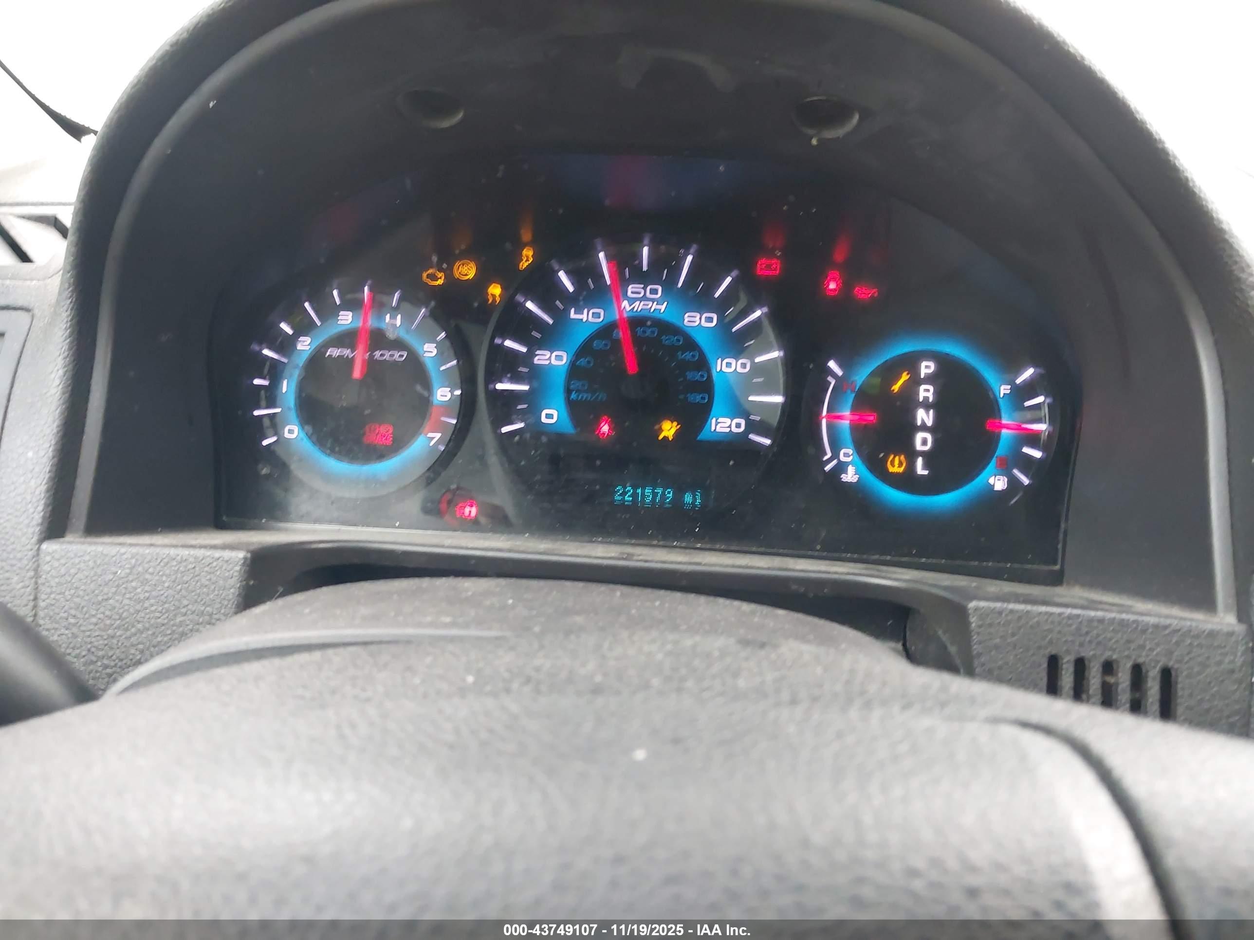 FORD FUSION image 7