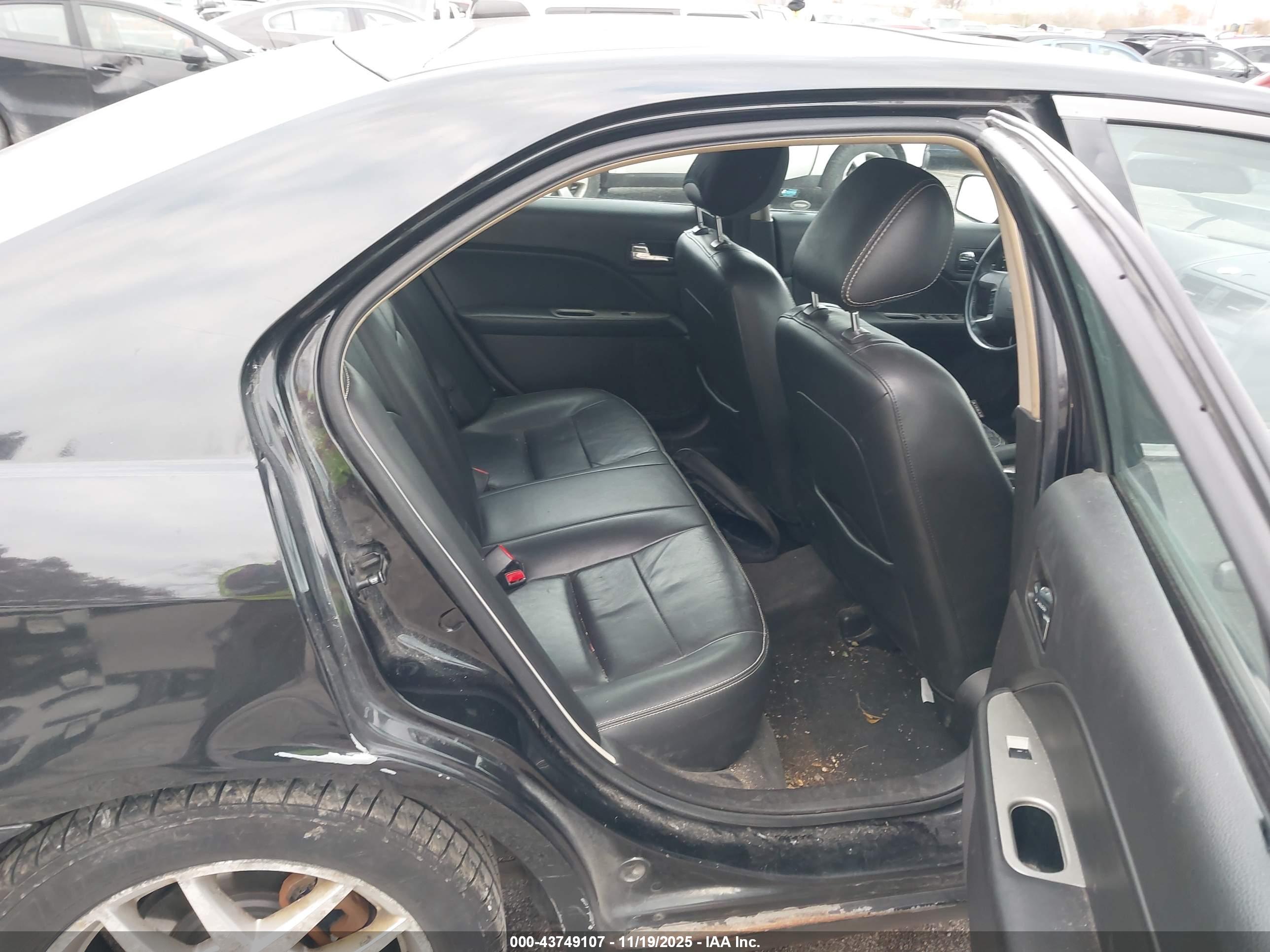 FORD FUSION image 8