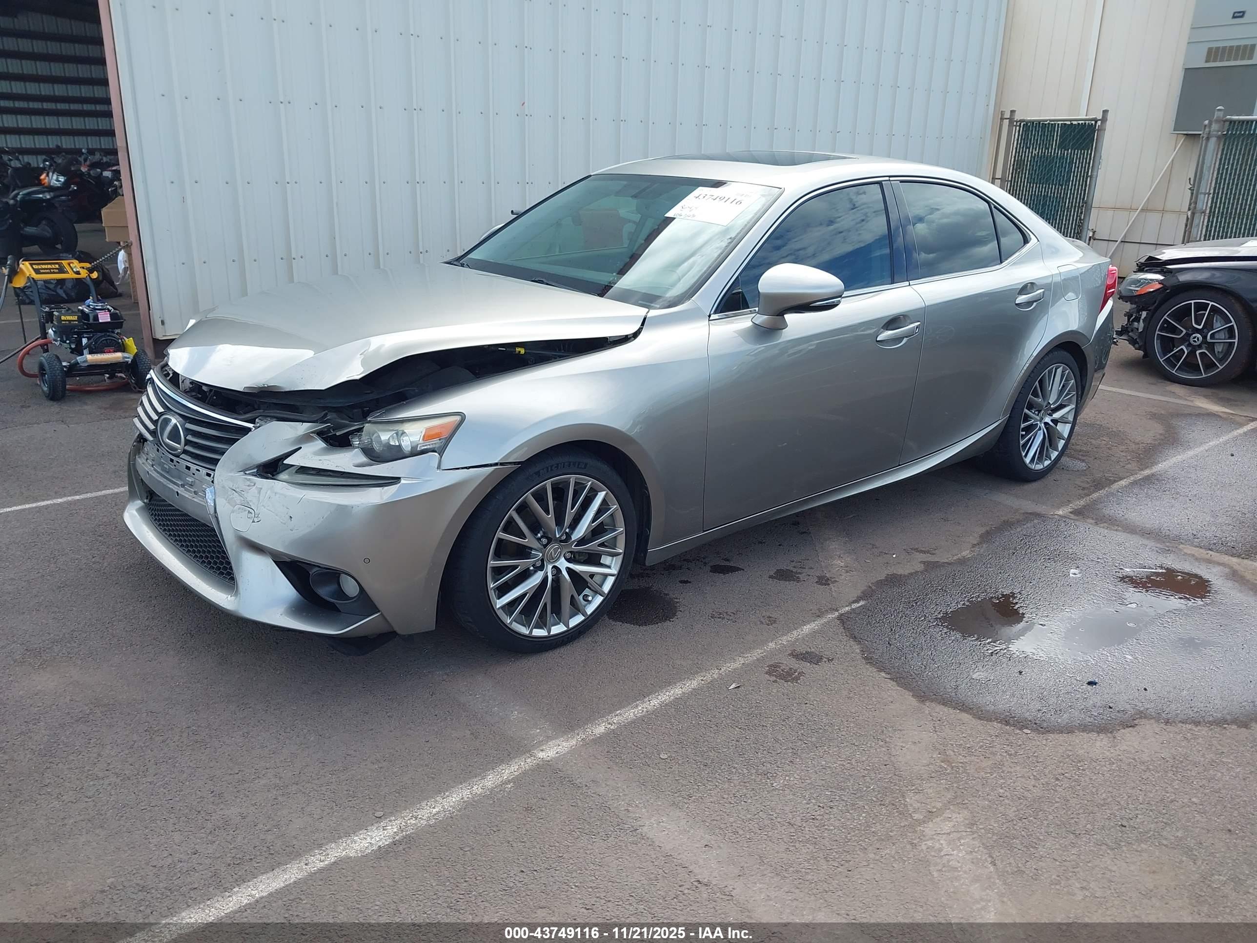 LEXUS IS image 2