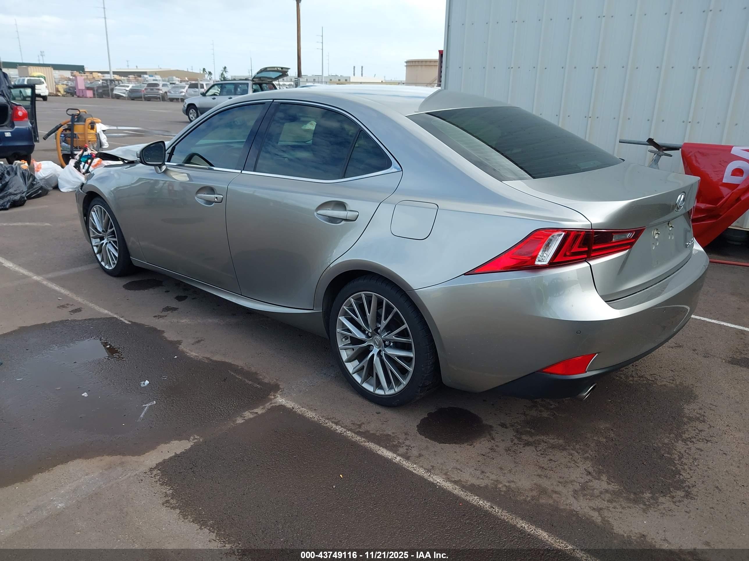 LEXUS IS image 3