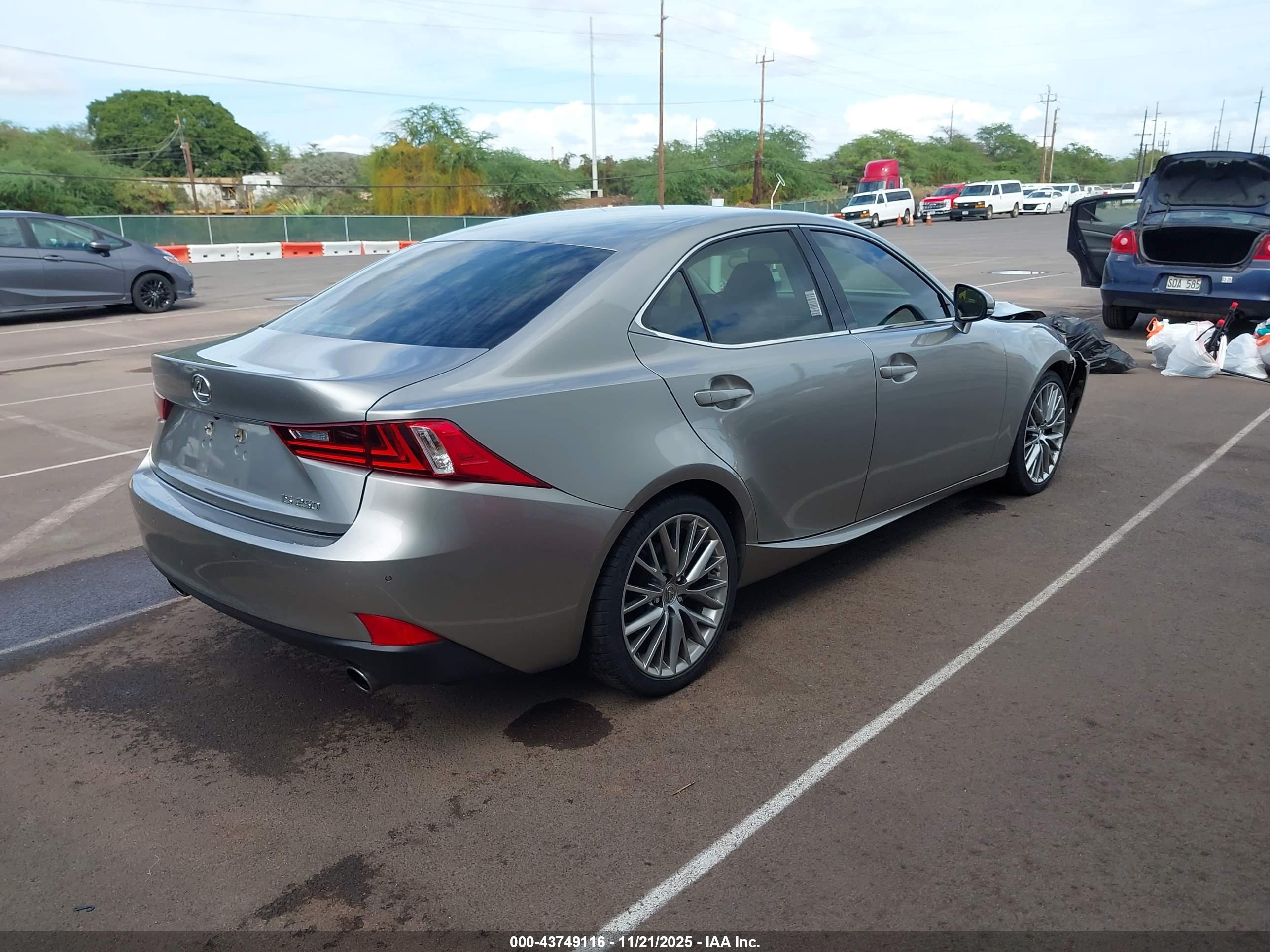 LEXUS IS image 4