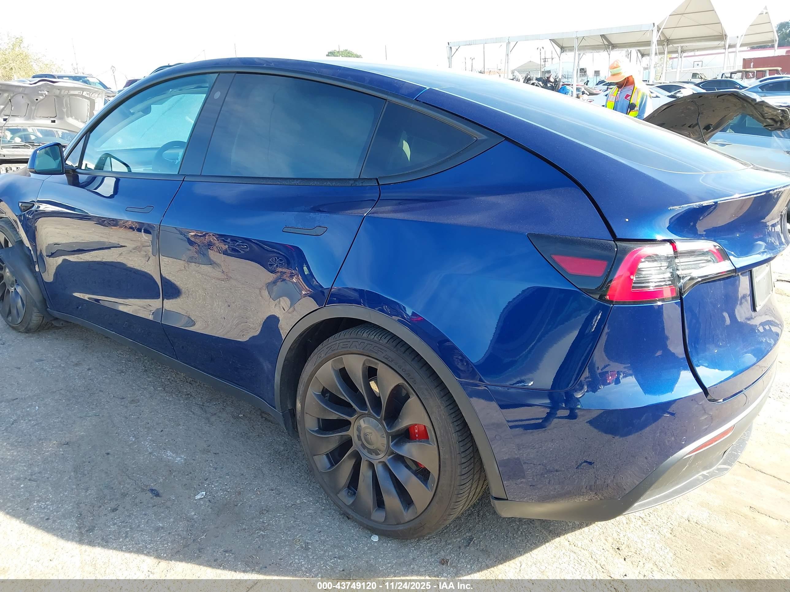 TESLA MODEL image 3